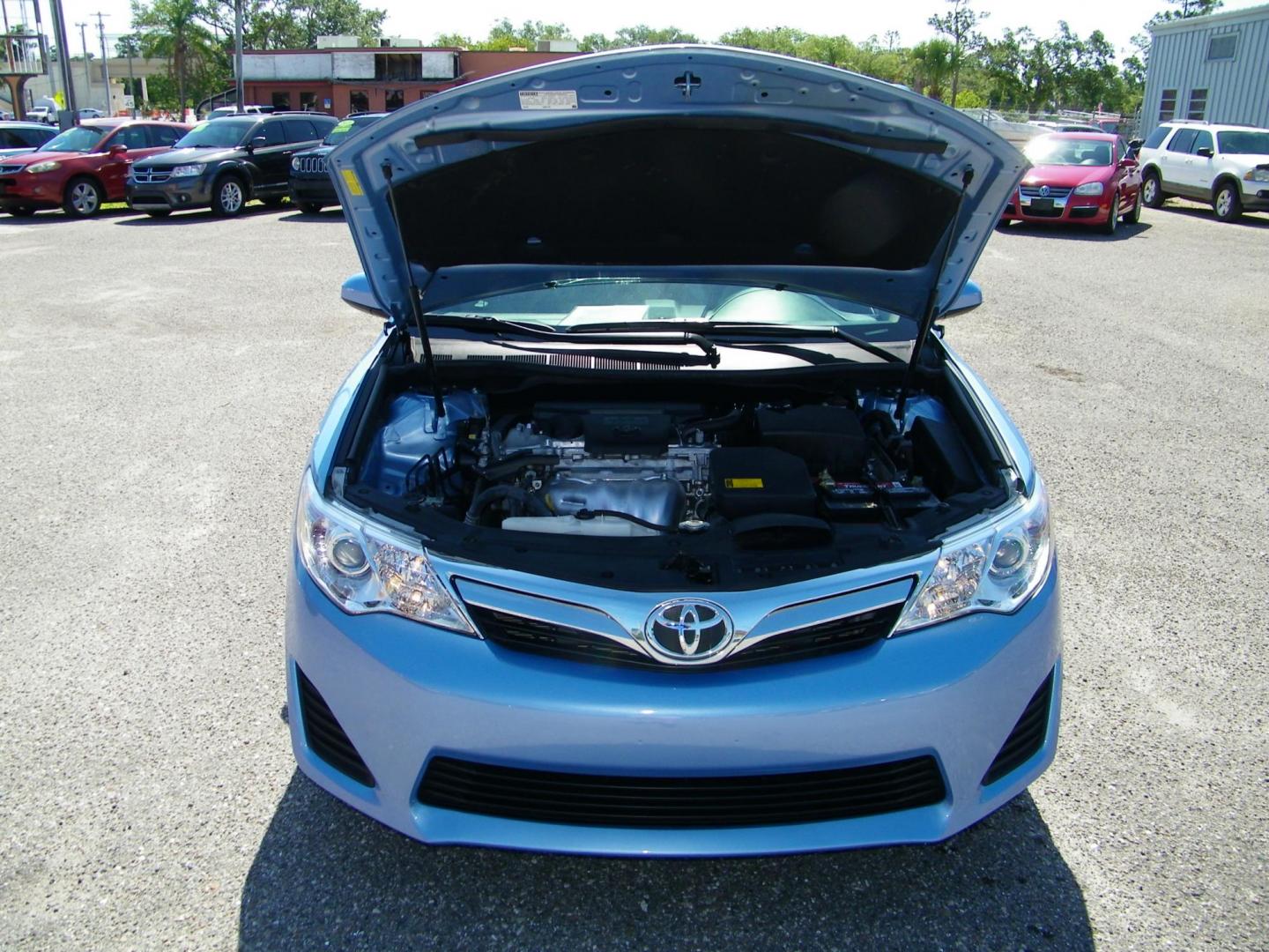 2013 Blue /Tan Toyota Camry SE (4T1BF1FKXDU) with an 2.5L L4 DOHC 16V engine, 6-Speed Automatic transmission, located at 4000 Bee Ridge Road, Sarasota, FL, 34233, (941) 926-0300, 27.298664, -82.489151 - Photo#10