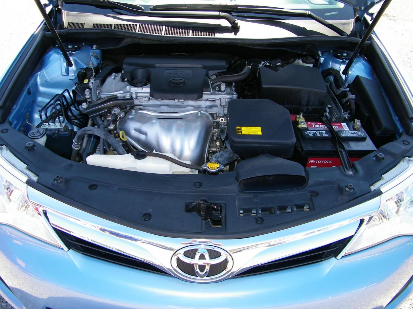 2013 Blue /Tan Toyota Camry SE (4T1BF1FKXDU) with an 2.5L L4 DOHC 16V engine, 6-Speed Automatic transmission, located at 4000 Bee Ridge Road, Sarasota, FL, 34233, (941) 926-0300, 27.298664, -82.489151 - Photo#11