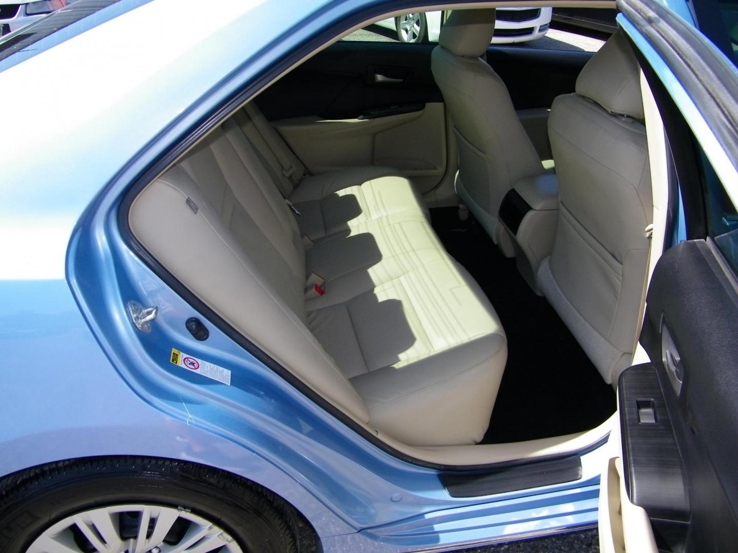 2013 Blue /Tan Toyota Camry SE (4T1BF1FKXDU) with an 2.5L L4 DOHC 16V engine, 6-Speed Automatic transmission, located at 4000 Bee Ridge Road, Sarasota, FL, 34233, (941) 926-0300, 27.298664, -82.489151 - Photo#14