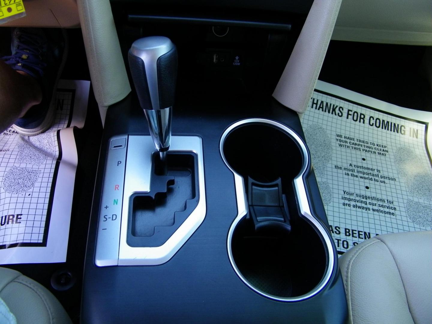 2013 Blue /Tan Toyota Camry SE (4T1BF1FKXDU) with an 2.5L L4 DOHC 16V engine, 6-Speed Automatic transmission, located at 4000 Bee Ridge Road, Sarasota, FL, 34233, (941) 926-0300, 27.298664, -82.489151 - Photo#19