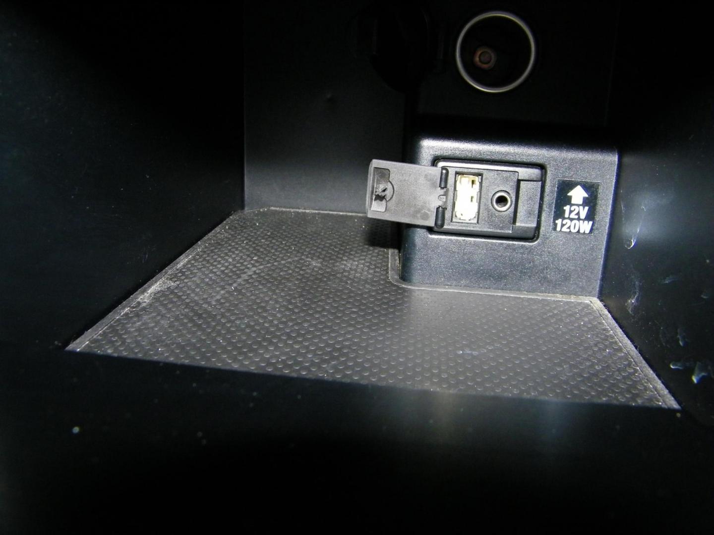 2013 Blue /Tan Toyota Camry SE (4T1BF1FKXDU) with an 2.5L L4 DOHC 16V engine, 6-Speed Automatic transmission, located at 4000 Bee Ridge Road, Sarasota, FL, 34233, (941) 926-0300, 27.298664, -82.489151 - Photo#20