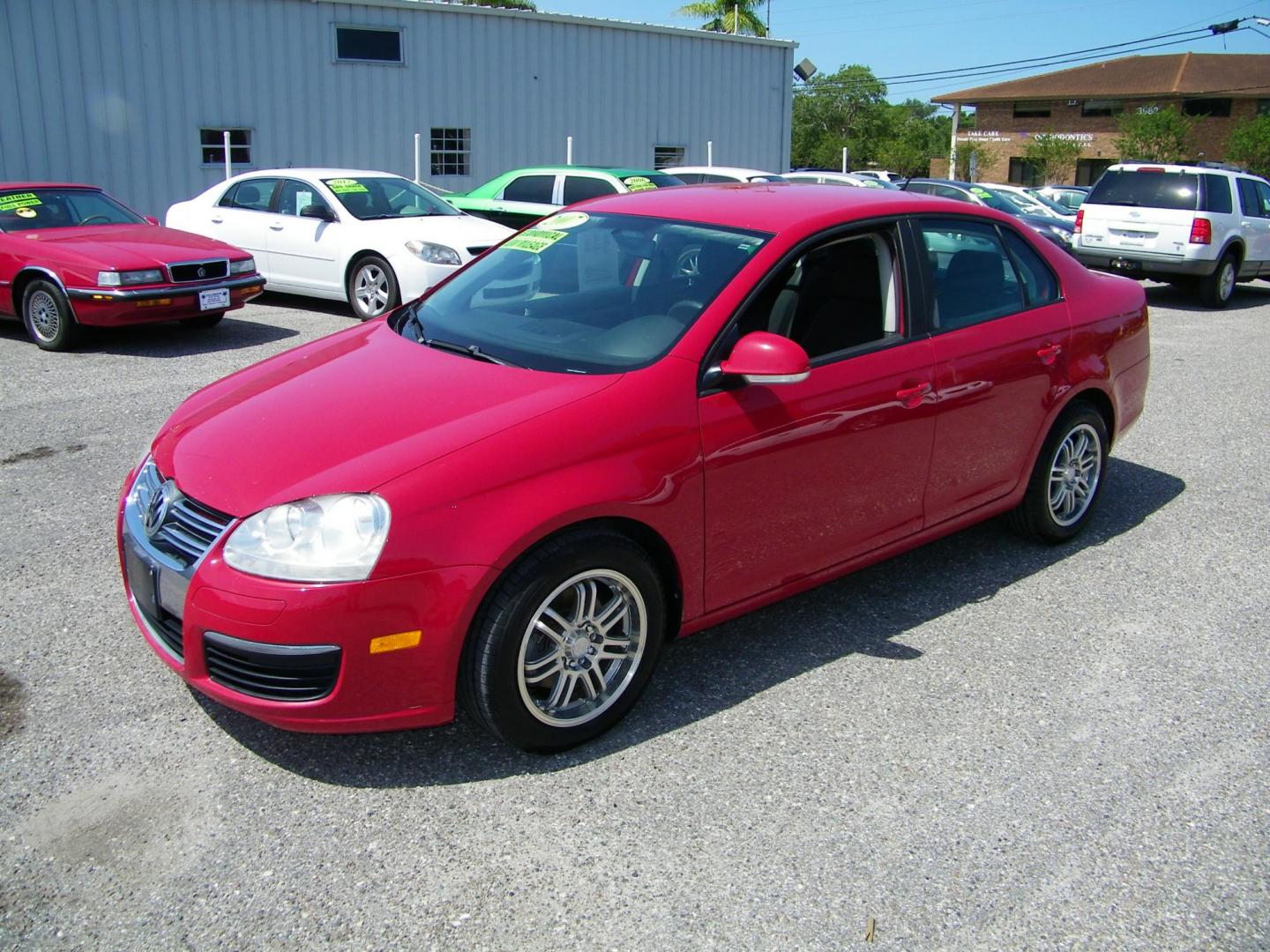 2007 Red /Black Volkswagen New Jetta Value Edition 2.5L (3VWPF71K57M) with an 2.5L L5 DOHC 20V engine, 5-Speed Manual Overdrive transmission, located at 4000 Bee Ridge Road, Sarasota, FL, 34233, (941) 926-0300, 27.298664, -82.489151 - Photo#0