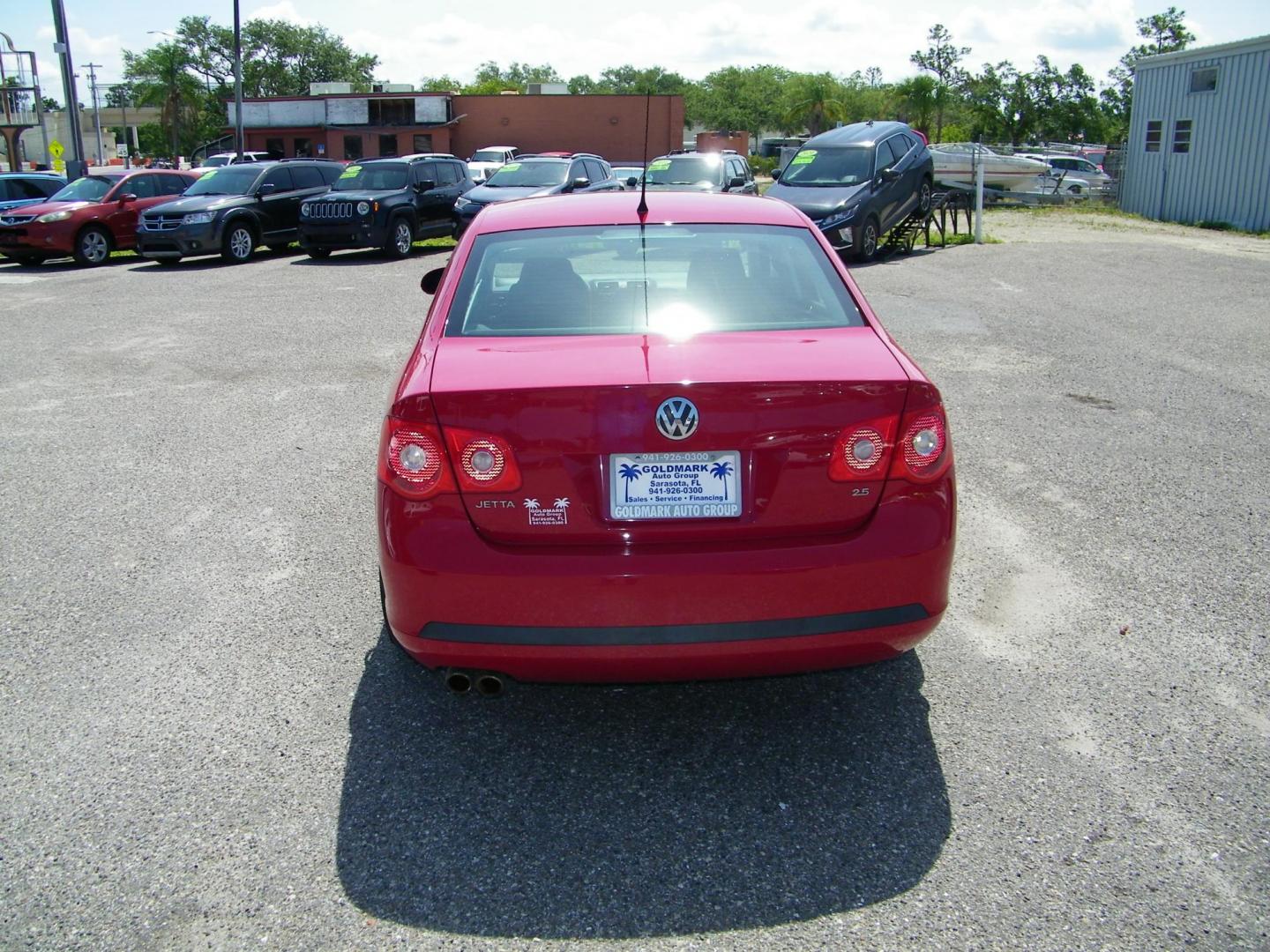 2007 Red /Black Volkswagen New Jetta Value Edition 2.5L (3VWPF71K57M) with an 2.5L L5 DOHC 20V engine, 5-Speed Manual Overdrive transmission, located at 4000 Bee Ridge Road, Sarasota, FL, 34233, (941) 926-0300, 27.298664, -82.489151 - Photo#4