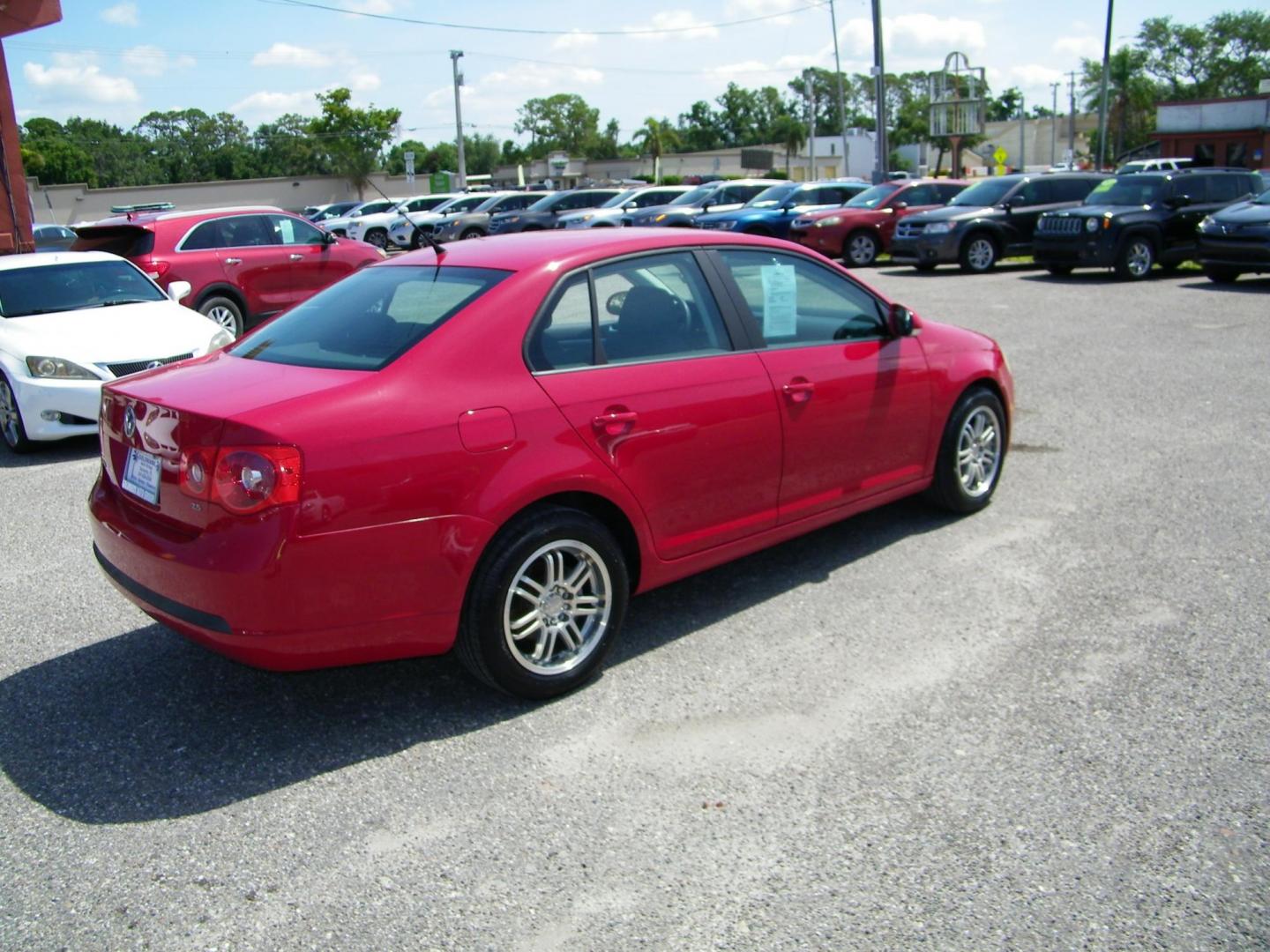 2007 Red /Black Volkswagen New Jetta Value Edition 2.5L (3VWPF71K57M) with an 2.5L L5 DOHC 20V engine, 5-Speed Manual Overdrive transmission, located at 4000 Bee Ridge Road, Sarasota, FL, 34233, (941) 926-0300, 27.298664, -82.489151 - Photo#5