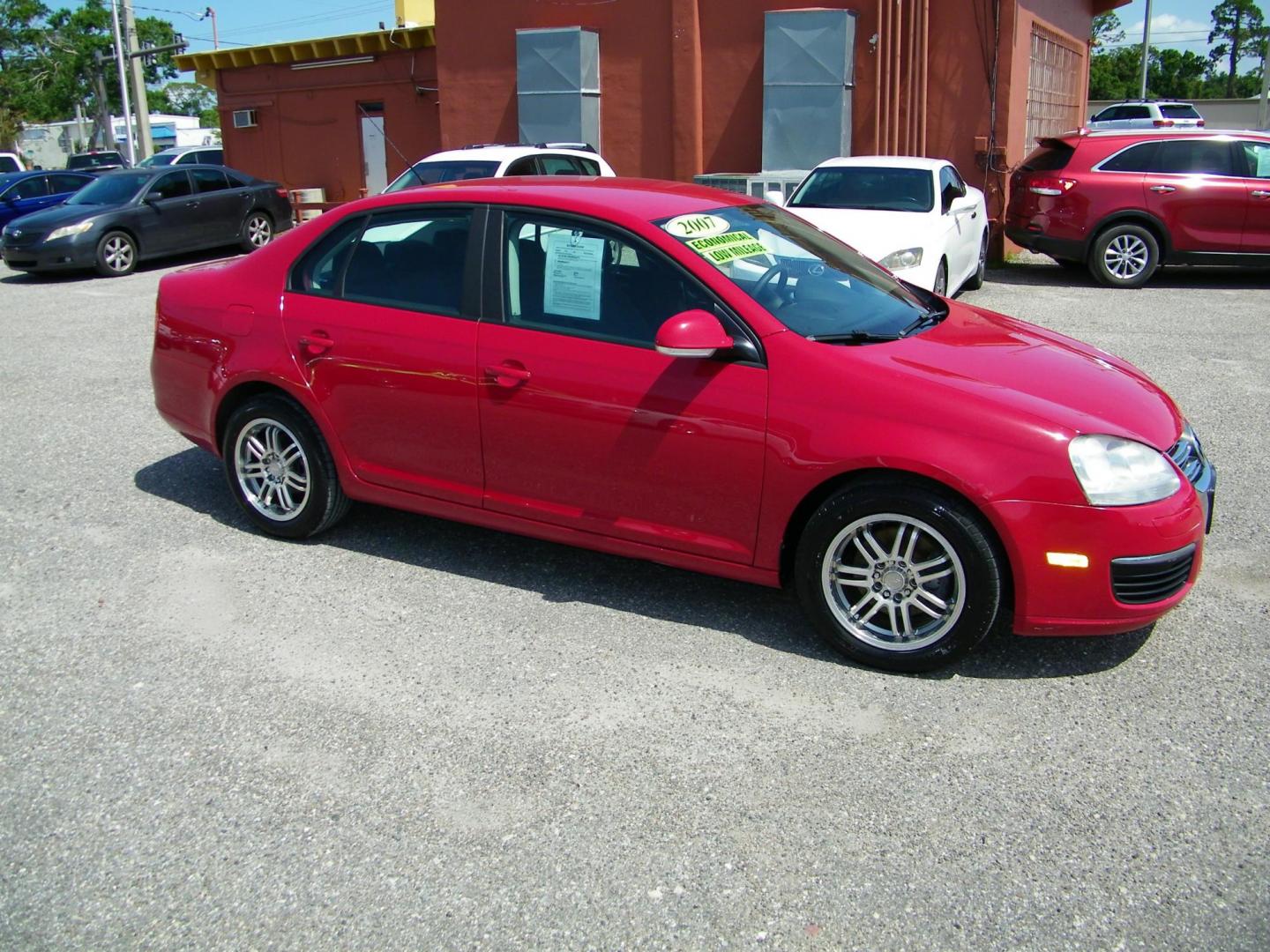 2007 Red /Black Volkswagen New Jetta Value Edition 2.5L (3VWPF71K57M) with an 2.5L L5 DOHC 20V engine, 5-Speed Manual Overdrive transmission, located at 4000 Bee Ridge Road, Sarasota, FL, 34233, (941) 926-0300, 27.298664, -82.489151 - Photo#7