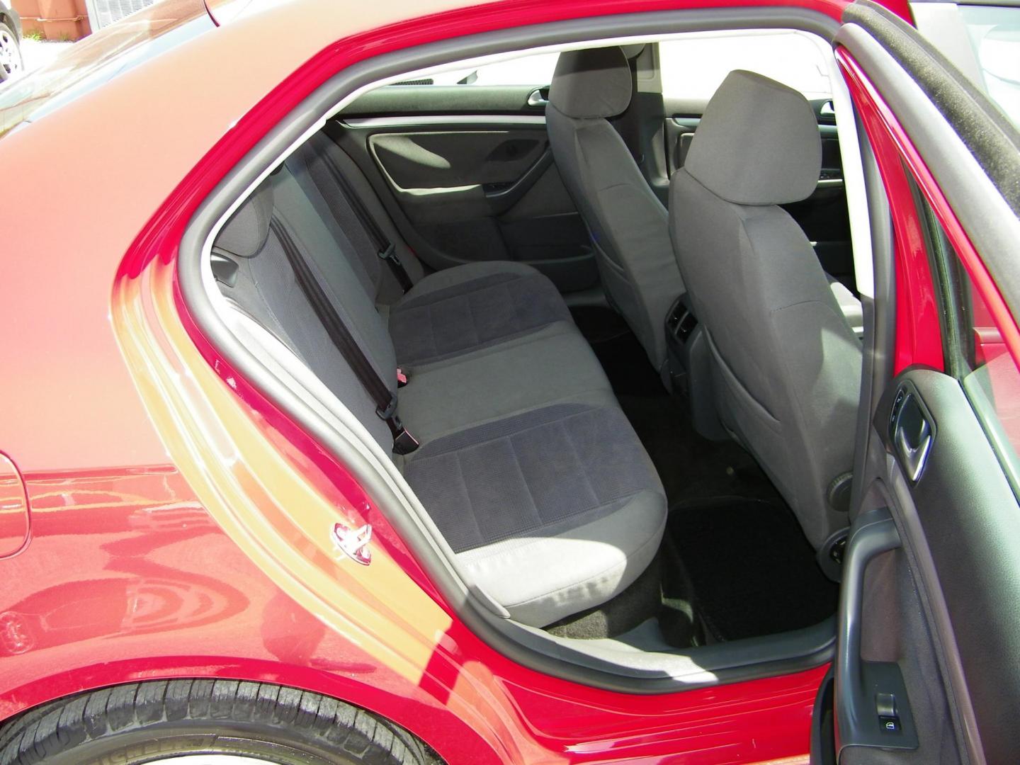 2007 Red /Black Volkswagen New Jetta Value Edition 2.5L (3VWPF71K57M) with an 2.5L L5 DOHC 20V engine, 5-Speed Manual Overdrive transmission, located at 4000 Bee Ridge Road, Sarasota, FL, 34233, (941) 926-0300, 27.298664, -82.489151 - Photo#12