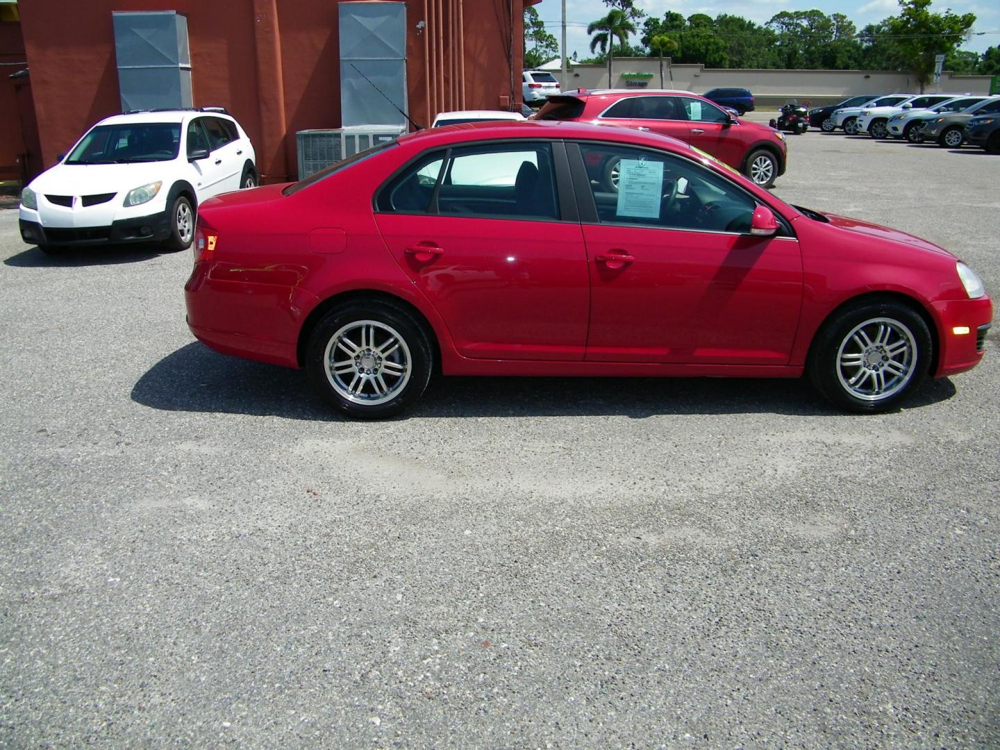 2007 Red /Black Volkswagen New Jetta Value Edition 2.5L (3VWPF71K57M) with an 2.5L L5 DOHC 20V engine, 5-Speed Manual Overdrive transmission, located at 4000 Bee Ridge Road, Sarasota, FL, 34233, (941) 926-0300, 27.298664, -82.489151 - Photo#6