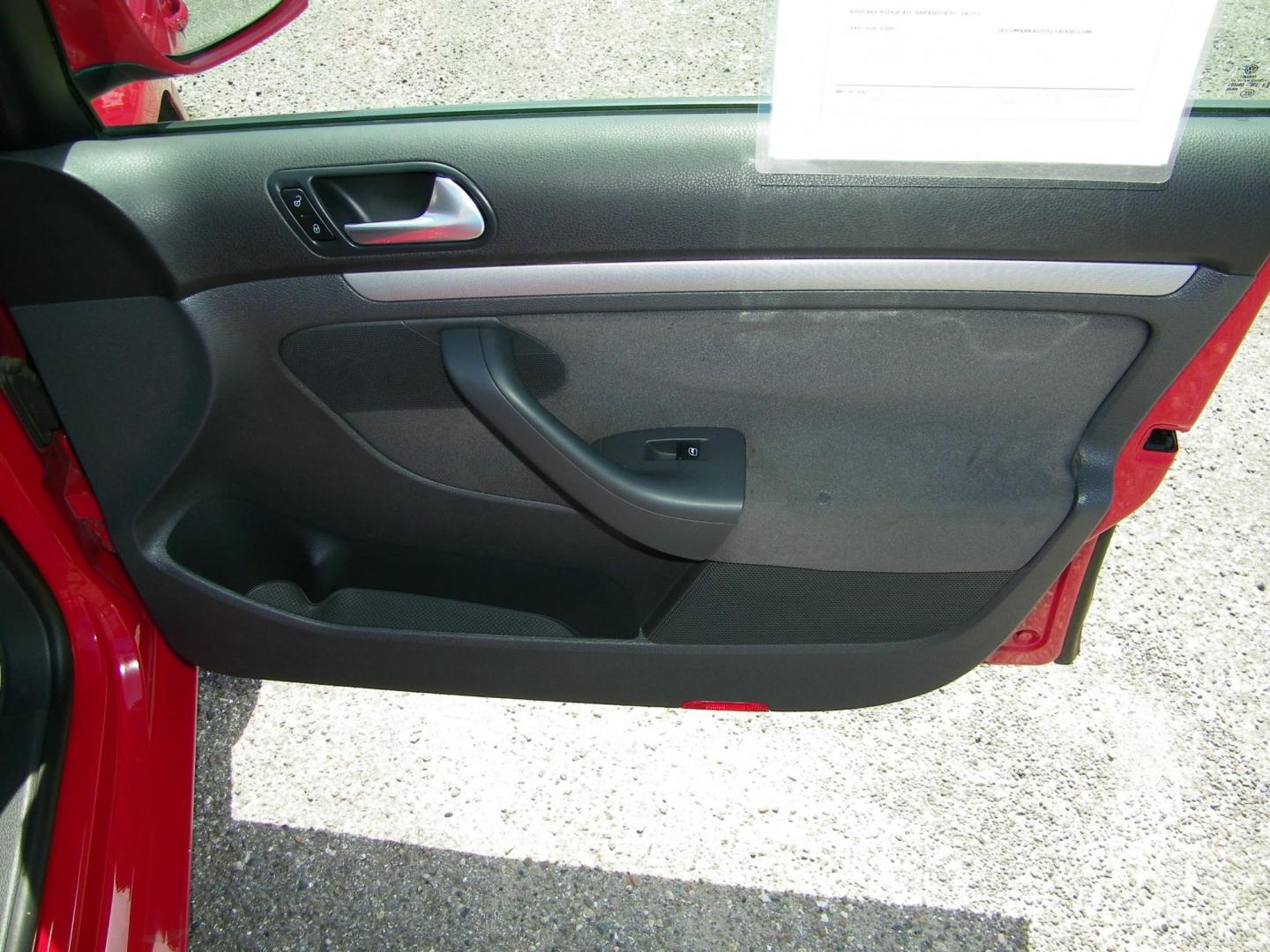 2007 Red /Black Volkswagen New Jetta Value Edition 2.5L (3VWPF71K57M) with an 2.5L L5 DOHC 20V engine, 5-Speed Manual Overdrive transmission, located at 4000 Bee Ridge Road, Sarasota, FL, 34233, (941) 926-0300, 27.298664, -82.489151 - Photo#13