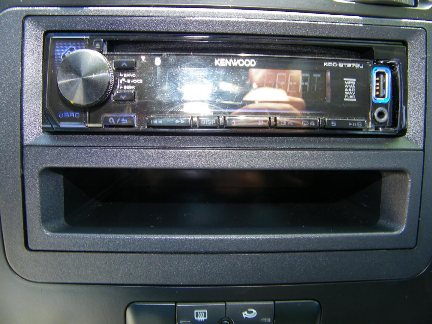 2007 Red /Black Volkswagen New Jetta Value Edition 2.5L (3VWPF71K57M) with an 2.5L L5 DOHC 20V engine, 5-Speed Manual Overdrive transmission, located at 4000 Bee Ridge Road, Sarasota, FL, 34233, (941) 926-0300, 27.298664, -82.489151 - Photo#21