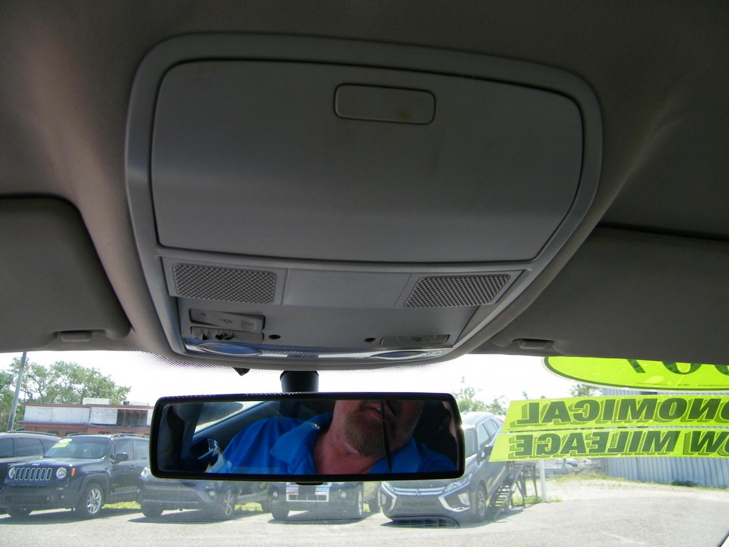 2007 Red /Black Volkswagen New Jetta Value Edition 2.5L (3VWPF71K57M) with an 2.5L L5 DOHC 20V engine, 5-Speed Manual Overdrive transmission, located at 4000 Bee Ridge Road, Sarasota, FL, 34233, (941) 926-0300, 27.298664, -82.489151 - Photo#22