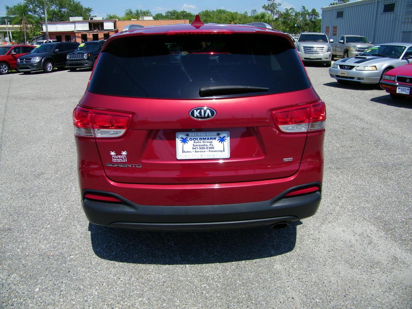 2018 Red /Black Kia Sorento LX 2WD (5XYPG4A36JG) with an 2.4L L4 DOHC 16V engine, 6A transmission, located at 4000 Bee Ridge Road, Sarasota, FL, 34233, (941) 926-0300, 27.298664, -82.489151 - Photo#4