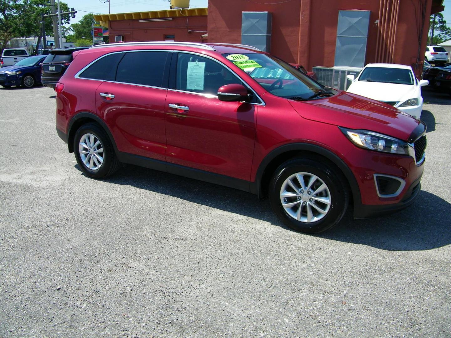2018 Red /Black Kia Sorento LX 2WD (5XYPG4A36JG) with an 2.4L L4 DOHC 16V engine, 6A transmission, located at 4000 Bee Ridge Road, Sarasota, FL, 34233, (941) 926-0300, 27.298664, -82.489151 - Photo#7