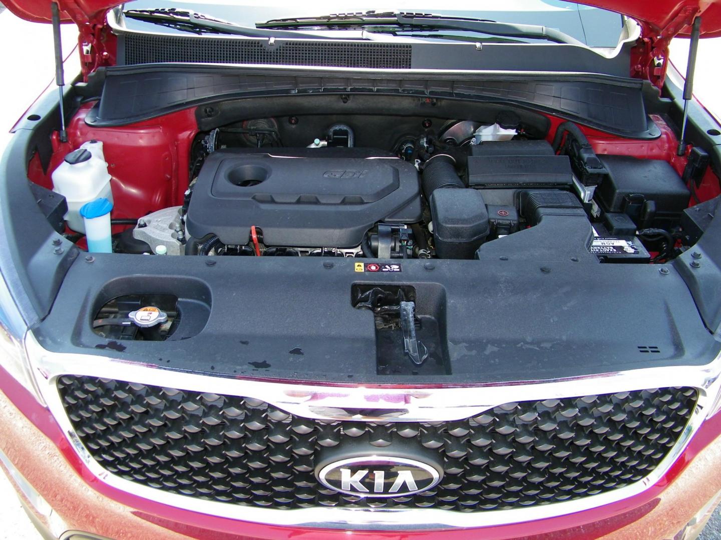 2018 Red /Black Kia Sorento LX 2WD (5XYPG4A36JG) with an 2.4L L4 DOHC 16V engine, 6A transmission, located at 4000 Bee Ridge Road, Sarasota, FL, 34233, (941) 926-0300, 27.298664, -82.489151 - Photo#9
