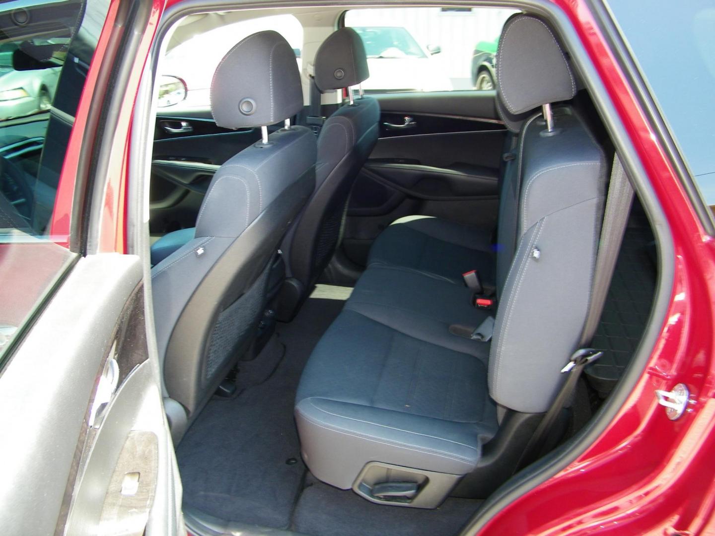 2018 Red /Black Kia Sorento LX 2WD (5XYPG4A36JG) with an 2.4L L4 DOHC 16V engine, 6A transmission, located at 4000 Bee Ridge Road, Sarasota, FL, 34233, (941) 926-0300, 27.298664, -82.489151 - Photo#10