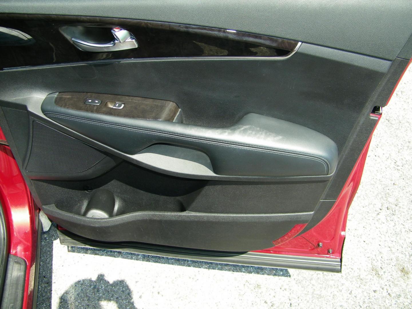 2018 Red /Black Kia Sorento LX 2WD (5XYPG4A36JG) with an 2.4L L4 DOHC 16V engine, 6A transmission, located at 4000 Bee Ridge Road, Sarasota, FL, 34233, (941) 926-0300, 27.298664, -82.489151 - Photo#13