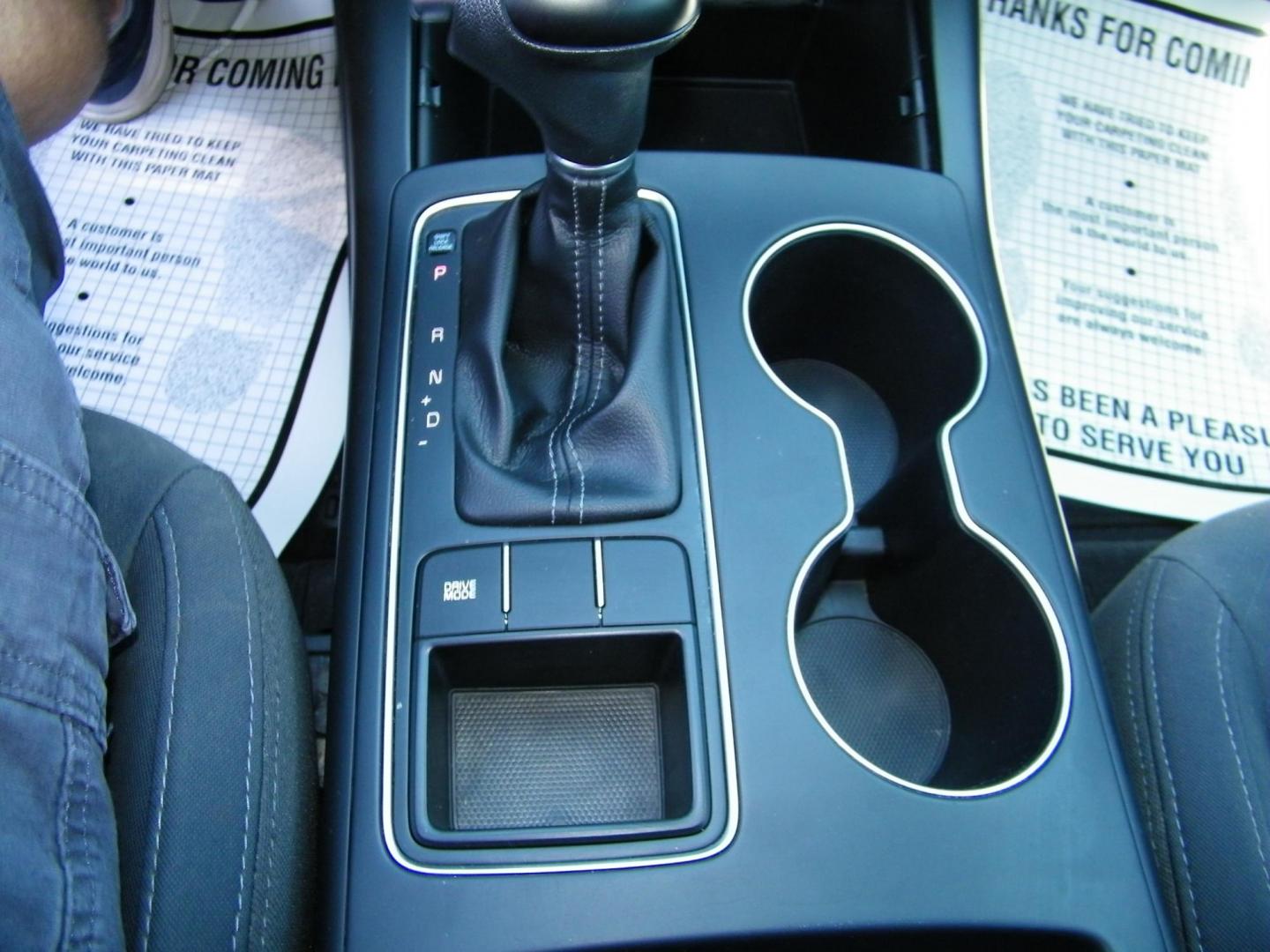 2018 Red /Black Kia Sorento LX 2WD (5XYPG4A36JG) with an 2.4L L4 DOHC 16V engine, 6A transmission, located at 4000 Bee Ridge Road, Sarasota, FL, 34233, (941) 926-0300, 27.298664, -82.489151 - Photo#19