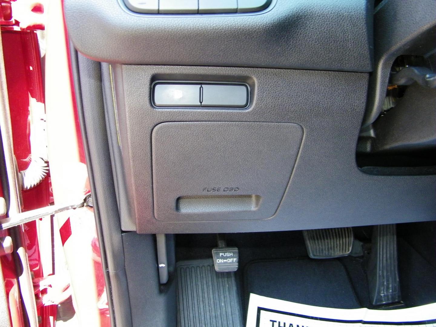 2018 Red /Black Kia Sorento LX 2WD (5XYPG4A36JG) with an 2.4L L4 DOHC 16V engine, 6A transmission, located at 4000 Bee Ridge Road, Sarasota, FL, 34233, (941) 926-0300, 27.298664, -82.489151 - Photo#16