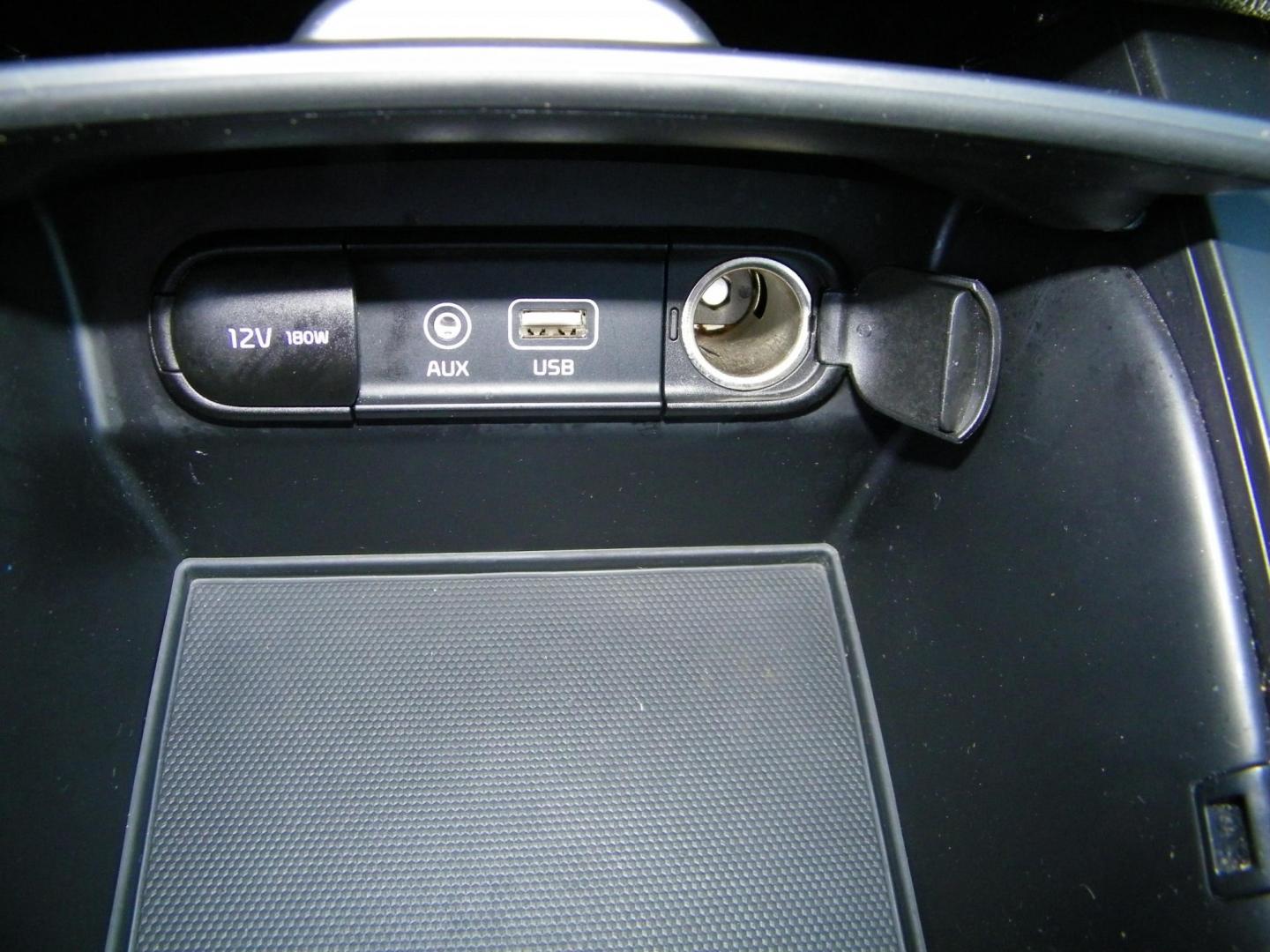 2018 Red /Black Kia Sorento LX 2WD (5XYPG4A36JG) with an 2.4L L4 DOHC 16V engine, 6A transmission, located at 4000 Bee Ridge Road, Sarasota, FL, 34233, (941) 926-0300, 27.298664, -82.489151 - Photo#20