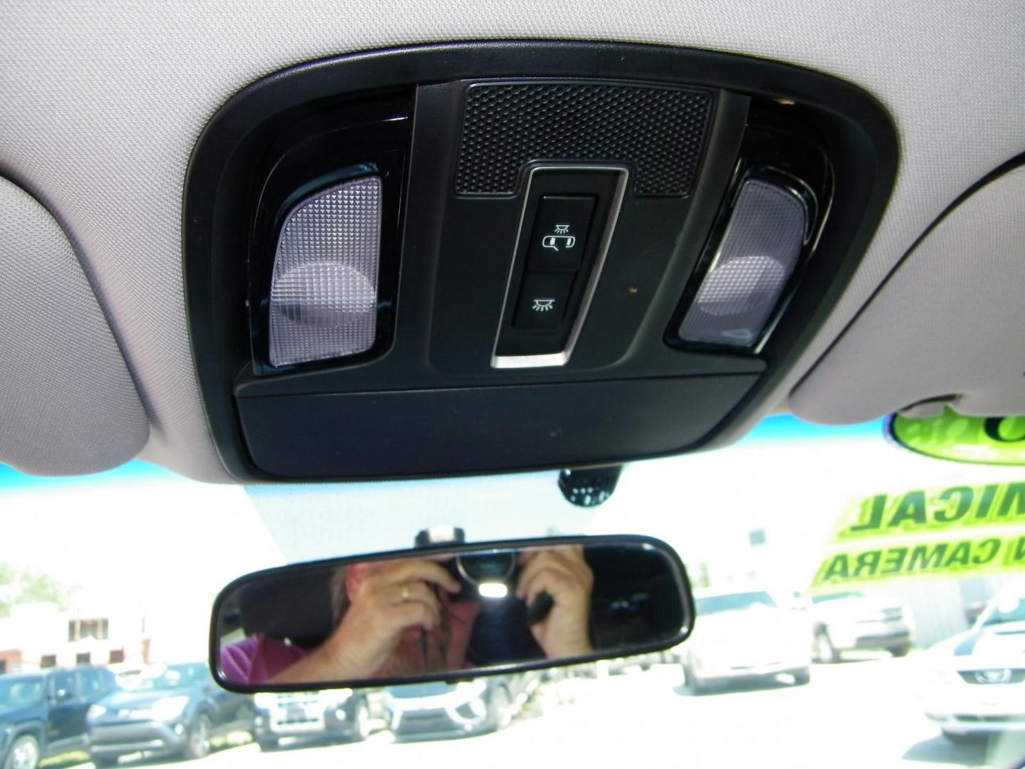 2018 Red /Black Kia Sorento LX 2WD (5XYPG4A36JG) with an 2.4L L4 DOHC 16V engine, 6A transmission, located at 4000 Bee Ridge Road, Sarasota, FL, 34233, (941) 926-0300, 27.298664, -82.489151 - Photo#22