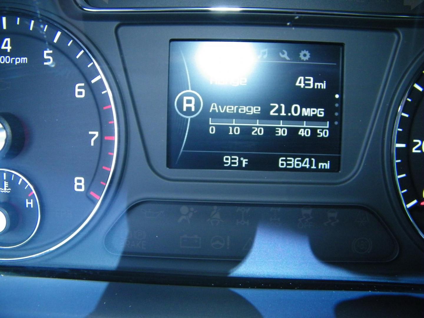 2018 Red /Black Kia Sorento LX 2WD (5XYPG4A36JG) with an 2.4L L4 DOHC 16V engine, 6A transmission, located at 4000 Bee Ridge Road, Sarasota, FL, 34233, (941) 926-0300, 27.298664, -82.489151 - Photo#26