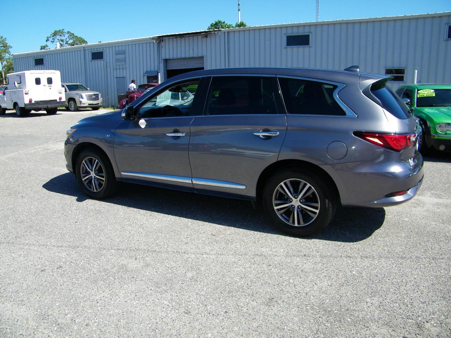 2020 Grey /Black Infiniti QX60 PURE (5N1DL0MN6LC) with an 3.5L V6 DOHC 24V engine, CVT transmission, located at 4000 Bee Ridge Road, Sarasota, FL, 34233, (941) 926-0300, 27.298664, -82.489151 - Photo#3