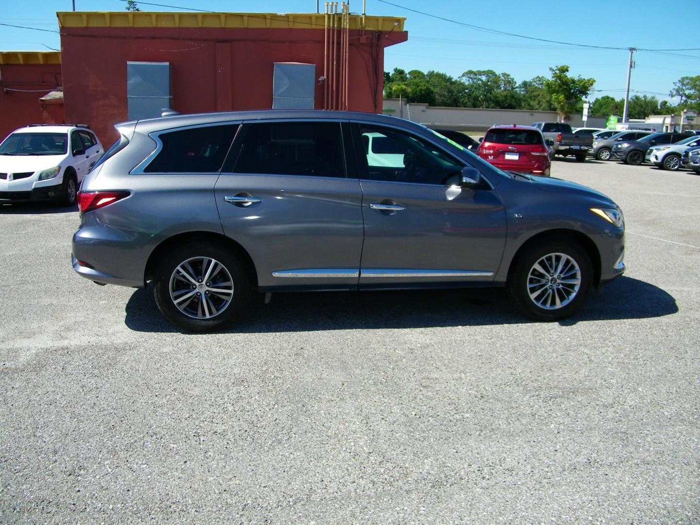 2020 Grey /Black Infiniti QX60 PURE (5N1DL0MN6LC) with an 3.5L V6 DOHC 24V engine, CVT transmission, located at 4000 Bee Ridge Road, Sarasota, FL, 34233, (941) 926-0300, 27.298664, -82.489151 - Photo#6