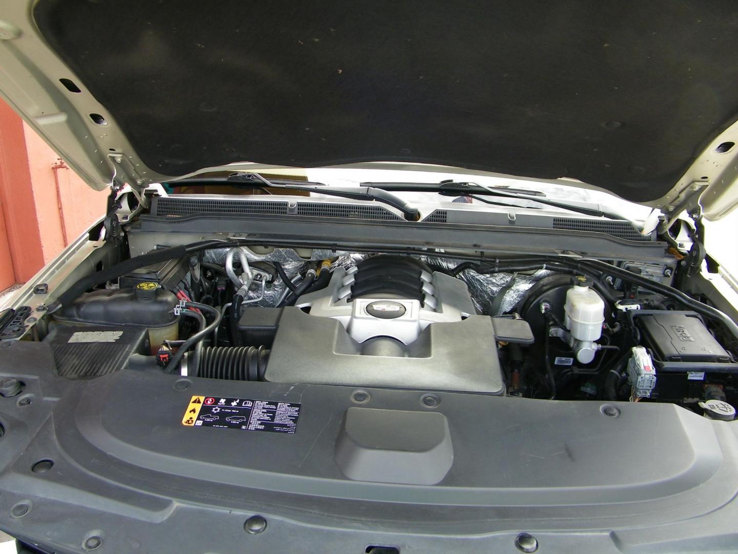 2017 Gold /Brown Cadillac Escalade Platinum 4WD (1GYS4DKJ7HR) with an 6.2L V8 OHV 16V FFV engine, 8A transmission, located at 4000 Bee Ridge Road, Sarasota, FL, 34233, (941) 926-0300, 27.298664, -82.489151 - Photo#23