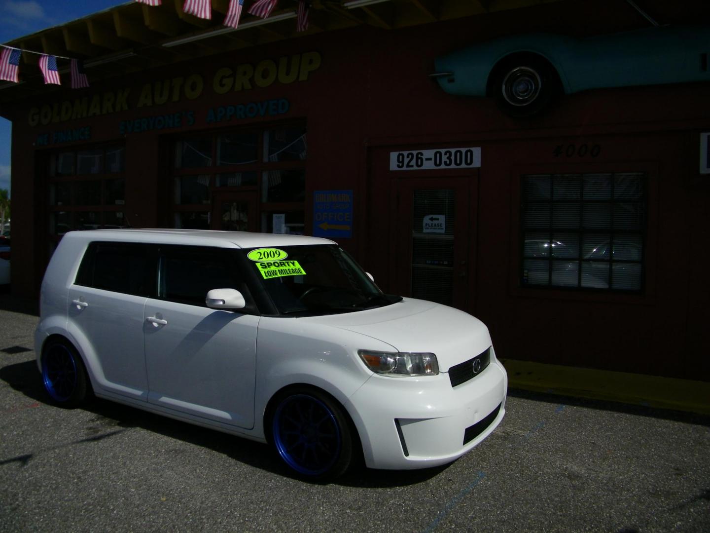 2009 White /Black Scion xB Wagon (JTLKE50E791) with an 2.4L L4 DOHC 16V engine, Automatic transmission, located at 4000 Bee Ridge Road, Sarasota, FL, 34233, (941) 926-0300, 27.298664, -82.489151 - Photo#6