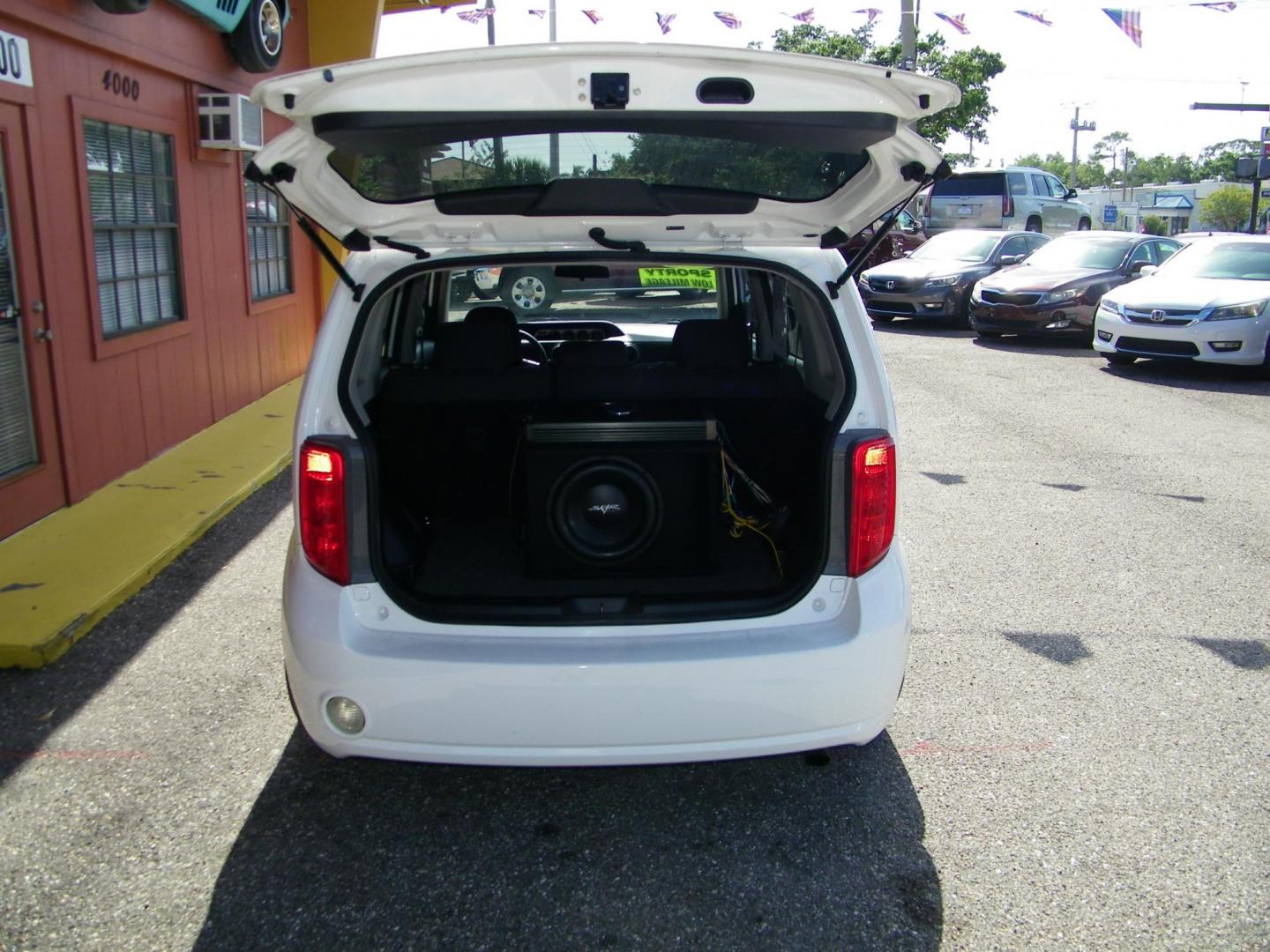 2009 White /Black Scion xB Wagon (JTLKE50E791) with an 2.4L L4 DOHC 16V engine, Automatic transmission, located at 4000 Bee Ridge Road, Sarasota, FL, 34233, (941) 926-0300, 27.298664, -82.489151 - Photo#7