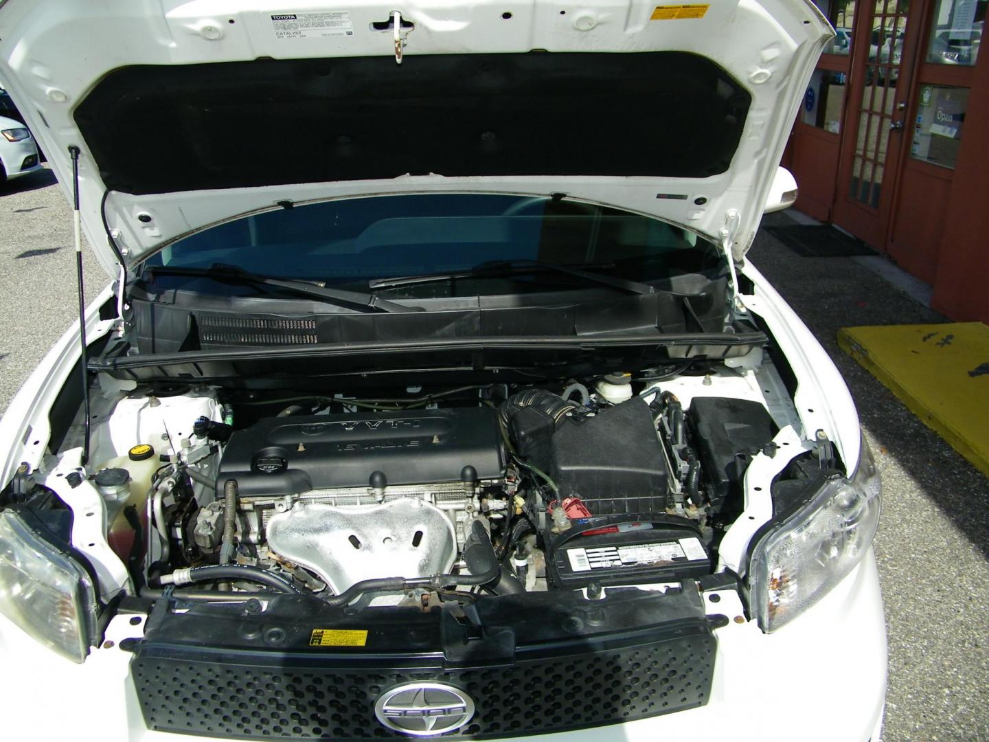 2009 White /Black Scion xB Wagon (JTLKE50E791) with an 2.4L L4 DOHC 16V engine, Automatic transmission, located at 4000 Bee Ridge Road, Sarasota, FL, 34233, (941) 926-0300, 27.298664, -82.489151 - Photo#8