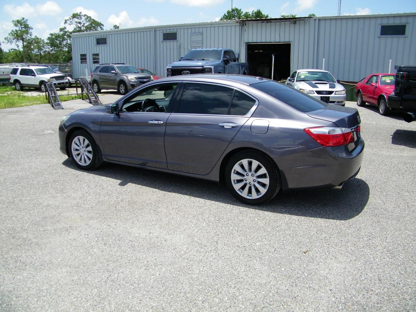2013 Gray /Gray Honda Accord EX-L V6 Sedan AT (1HGCR3F89DA) with an 3.5L V6 SOHC 24V engine, 6-Speed Automatic transmission, located at 4000 Bee Ridge Road, Sarasota, FL, 34233, (941) 926-0300, 27.298664, -82.489151 - Photo#3