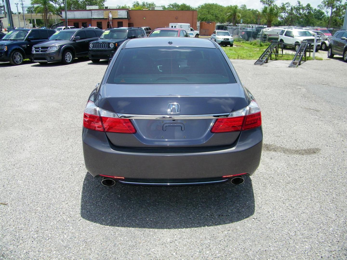 2013 Gray /Gray Honda Accord EX-L V6 Sedan AT (1HGCR3F89DA) with an 3.5L V6 SOHC 24V engine, 6-Speed Automatic transmission, located at 4000 Bee Ridge Road, Sarasota, FL, 34233, (941) 926-0300, 27.298664, -82.489151 - Photo#4