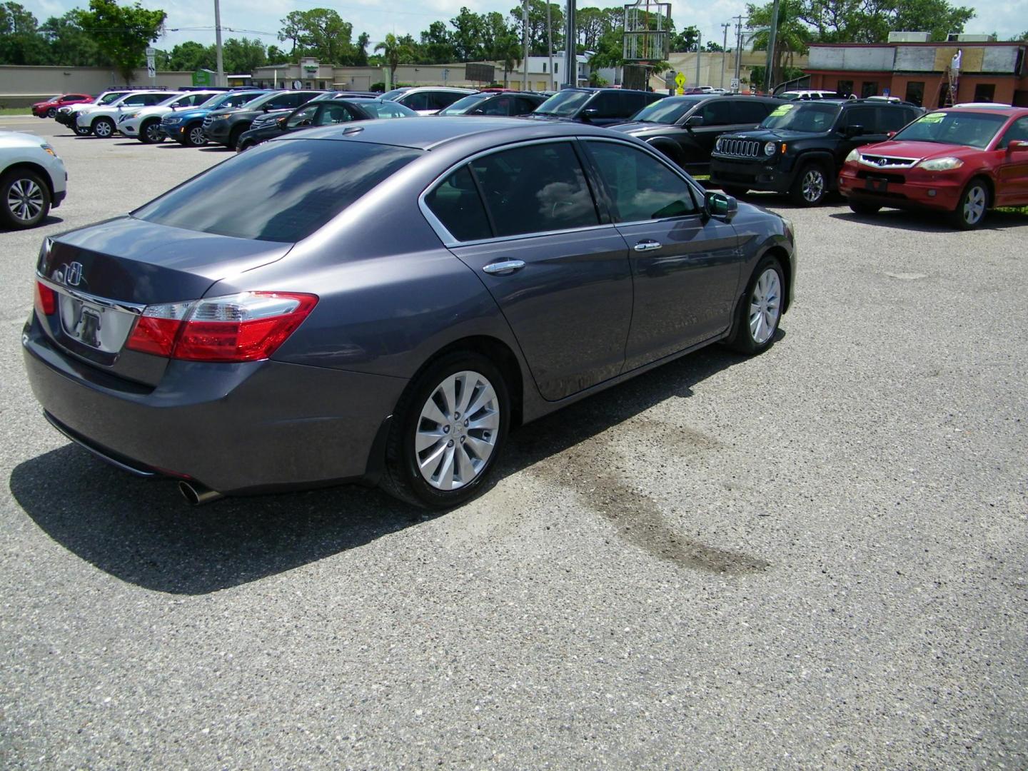 2013 Gray /Gray Honda Accord EX-L V6 Sedan AT (1HGCR3F89DA) with an 3.5L V6 SOHC 24V engine, 6-Speed Automatic transmission, located at 4000 Bee Ridge Road, Sarasota, FL, 34233, (941) 926-0300, 27.298664, -82.489151 - Photo#5