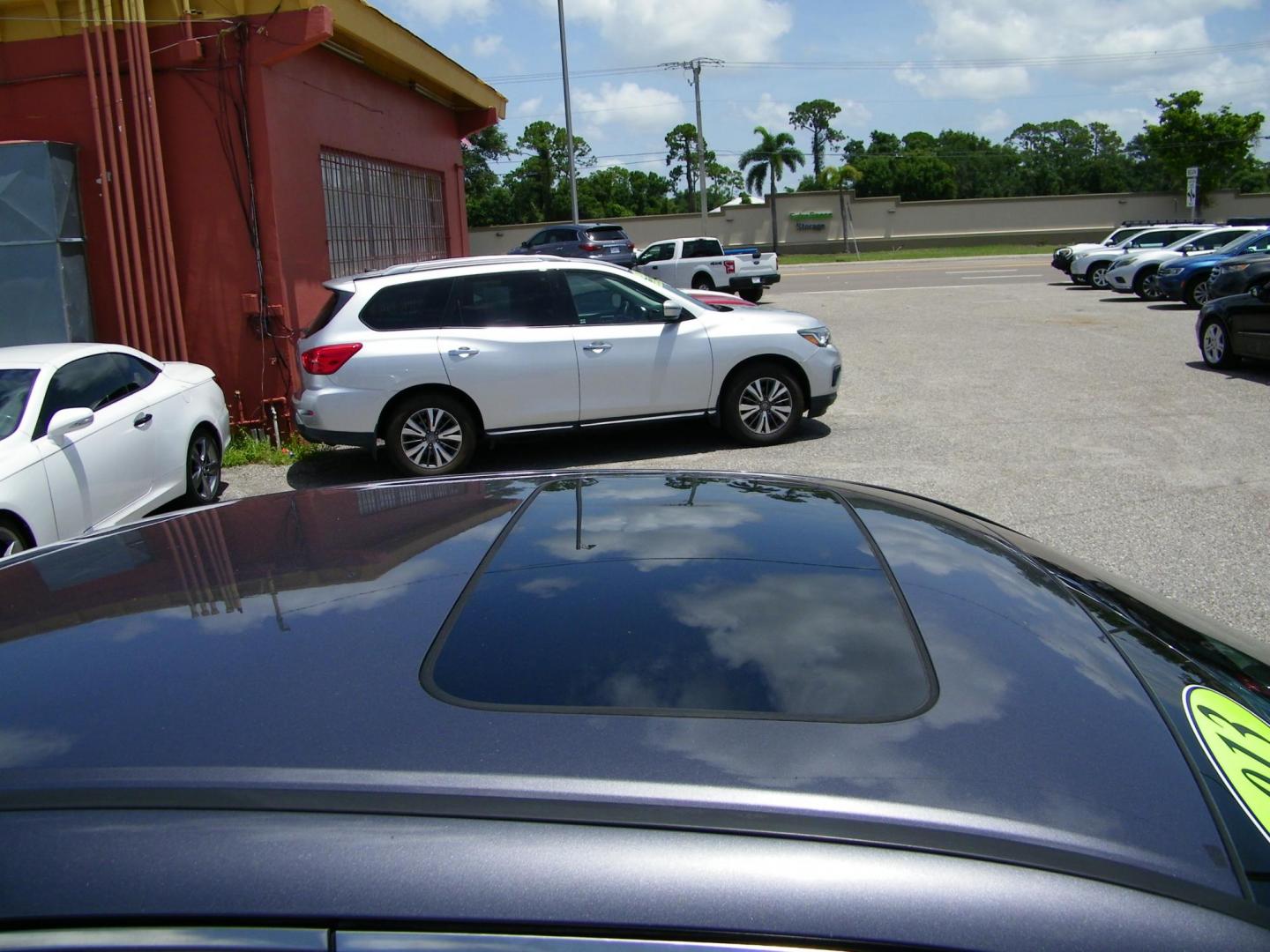 2013 Gray /Gray Honda Accord EX-L V6 Sedan AT (1HGCR3F89DA) with an 3.5L V6 SOHC 24V engine, 6-Speed Automatic transmission, located at 4000 Bee Ridge Road, Sarasota, FL, 34233, (941) 926-0300, 27.298664, -82.489151 - Photo#8