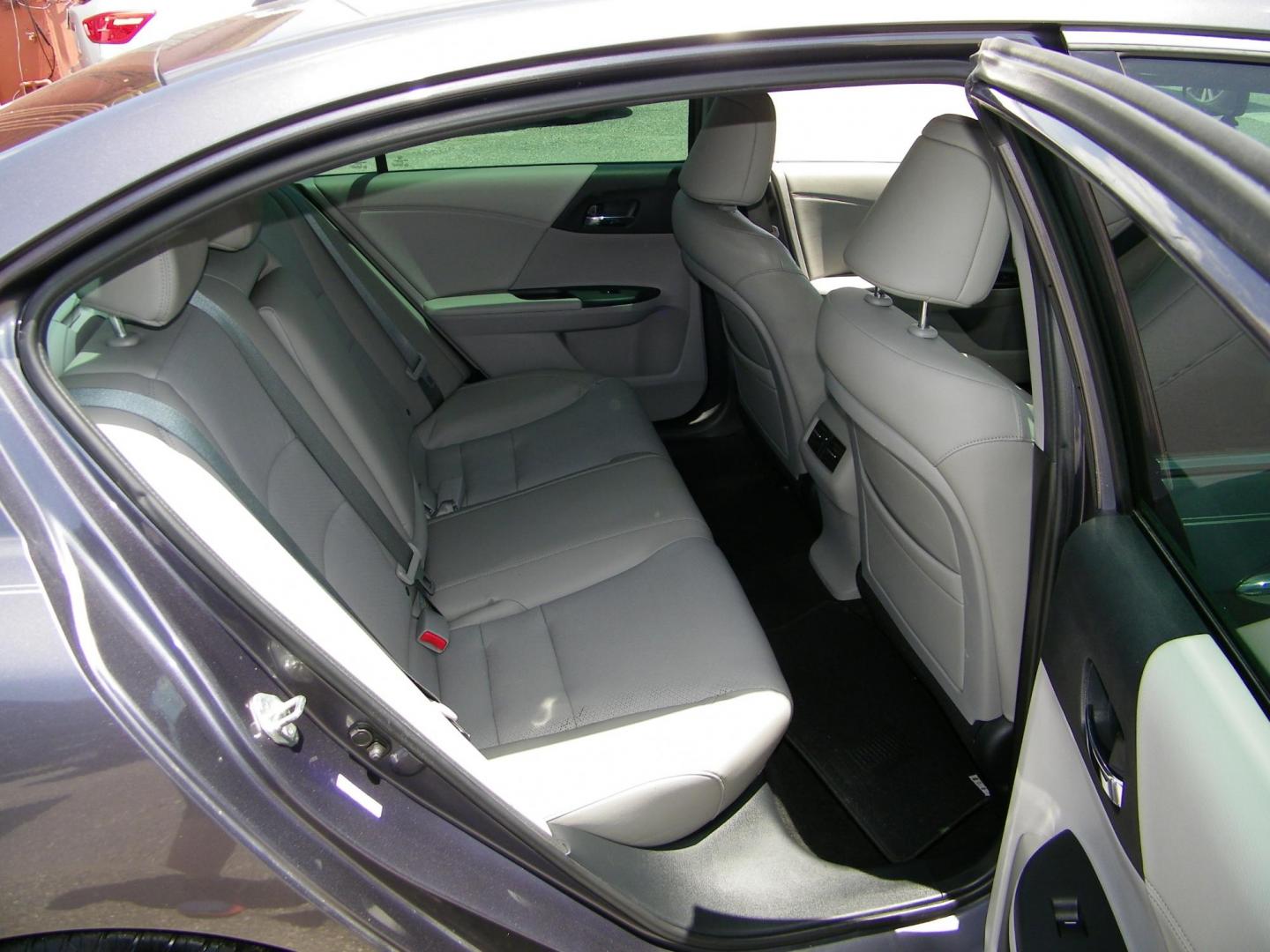 2013 Gray /Gray Honda Accord EX-L V6 Sedan AT (1HGCR3F89DA) with an 3.5L V6 SOHC 24V engine, 6-Speed Automatic transmission, located at 4000 Bee Ridge Road, Sarasota, FL, 34233, (941) 926-0300, 27.298664, -82.489151 - Photo#13