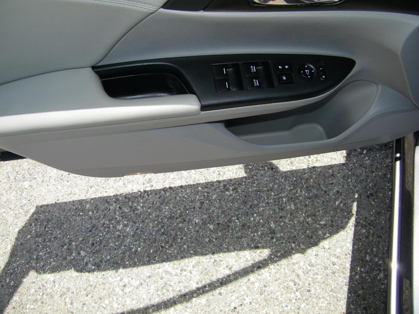 2013 Gray /Gray Honda Accord EX-L V6 Sedan AT (1HGCR3F89DA) with an 3.5L V6 SOHC 24V engine, 6-Speed Automatic transmission, located at 4000 Bee Ridge Road, Sarasota, FL, 34233, (941) 926-0300, 27.298664, -82.489151 - Photo#18