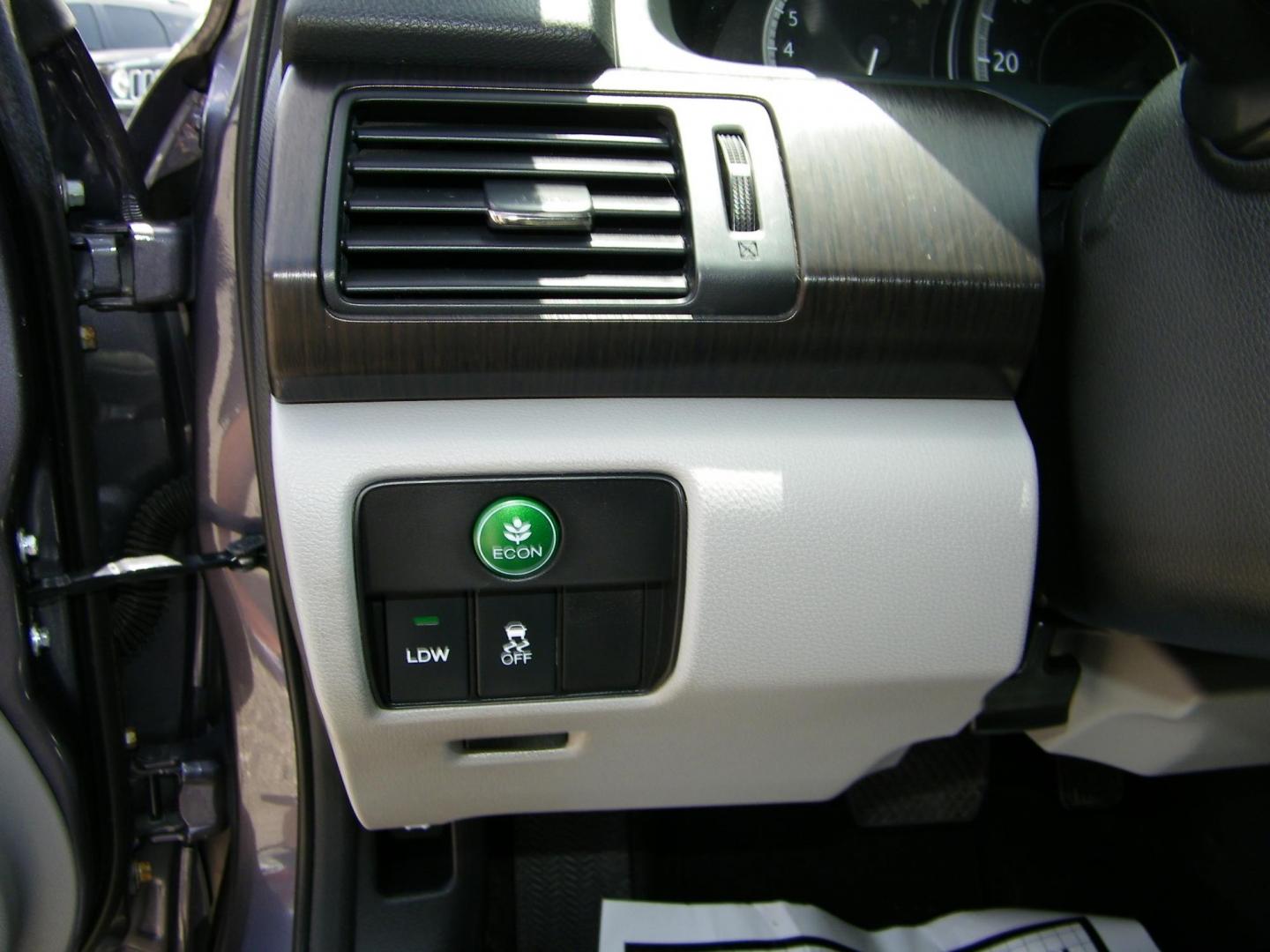 2013 Gray /Gray Honda Accord EX-L V6 Sedan AT (1HGCR3F89DA) with an 3.5L V6 SOHC 24V engine, 6-Speed Automatic transmission, located at 4000 Bee Ridge Road, Sarasota, FL, 34233, (941) 926-0300, 27.298664, -82.489151 - Photo#19