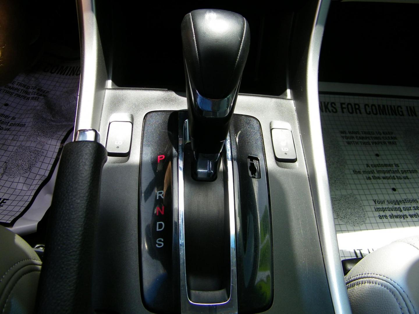 2013 Gray /Gray Honda Accord EX-L V6 Sedan AT (1HGCR3F89DA) with an 3.5L V6 SOHC 24V engine, 6-Speed Automatic transmission, located at 4000 Bee Ridge Road, Sarasota, FL, 34233, (941) 926-0300, 27.298664, -82.489151 - Photo#22