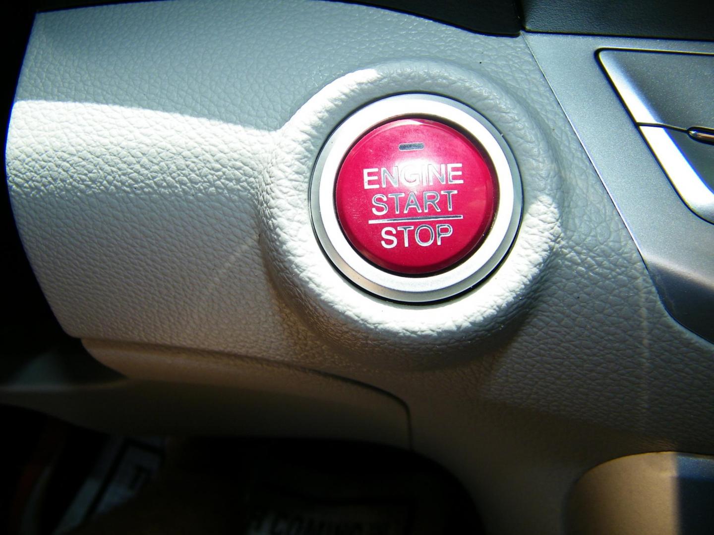 2013 Gray /Gray Honda Accord EX-L V6 Sedan AT (1HGCR3F89DA) with an 3.5L V6 SOHC 24V engine, 6-Speed Automatic transmission, located at 4000 Bee Ridge Road, Sarasota, FL, 34233, (941) 926-0300, 27.298664, -82.489151 - Photo#26