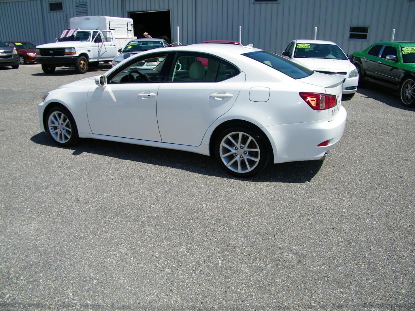 2011 White /Beige Lexus IS IS 250 AWD (JTHCF5C25B5) with an 2.5L V6 24V DOHC engine, 6-Speed Automatic transmission, located at 4000 Bee Ridge Road, Sarasota, FL, 34233, (941) 926-0300, 27.298664, -82.489151 - Photo#3