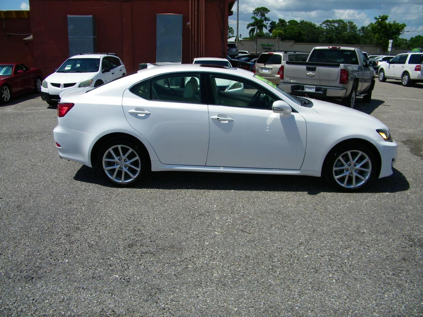 2011 White /Beige Lexus IS IS 250 AWD (JTHCF5C25B5) with an 2.5L V6 24V DOHC engine, 6-Speed Automatic transmission, located at 4000 Bee Ridge Road, Sarasota, FL, 34233, (941) 926-0300, 27.298664, -82.489151 - Photo#6
