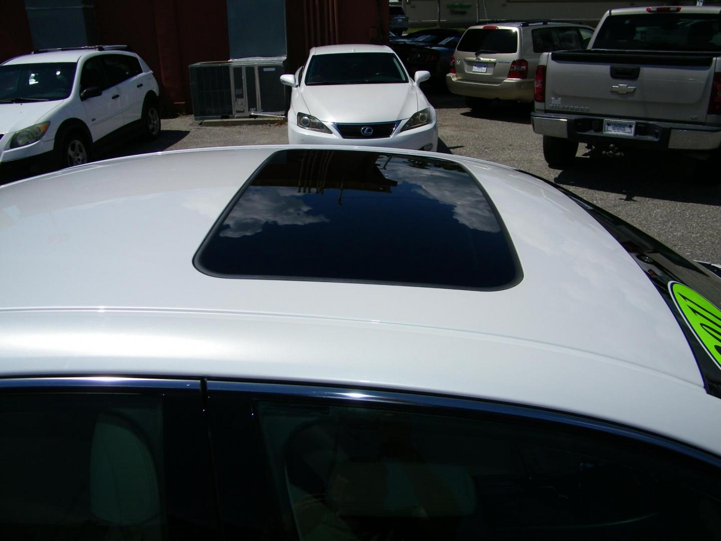 2011 White /Beige Lexus IS IS 250 AWD (JTHCF5C25B5) with an 2.5L V6 24V DOHC engine, 6-Speed Automatic transmission, located at 4000 Bee Ridge Road, Sarasota, FL, 34233, (941) 926-0300, 27.298664, -82.489151 - Photo#8