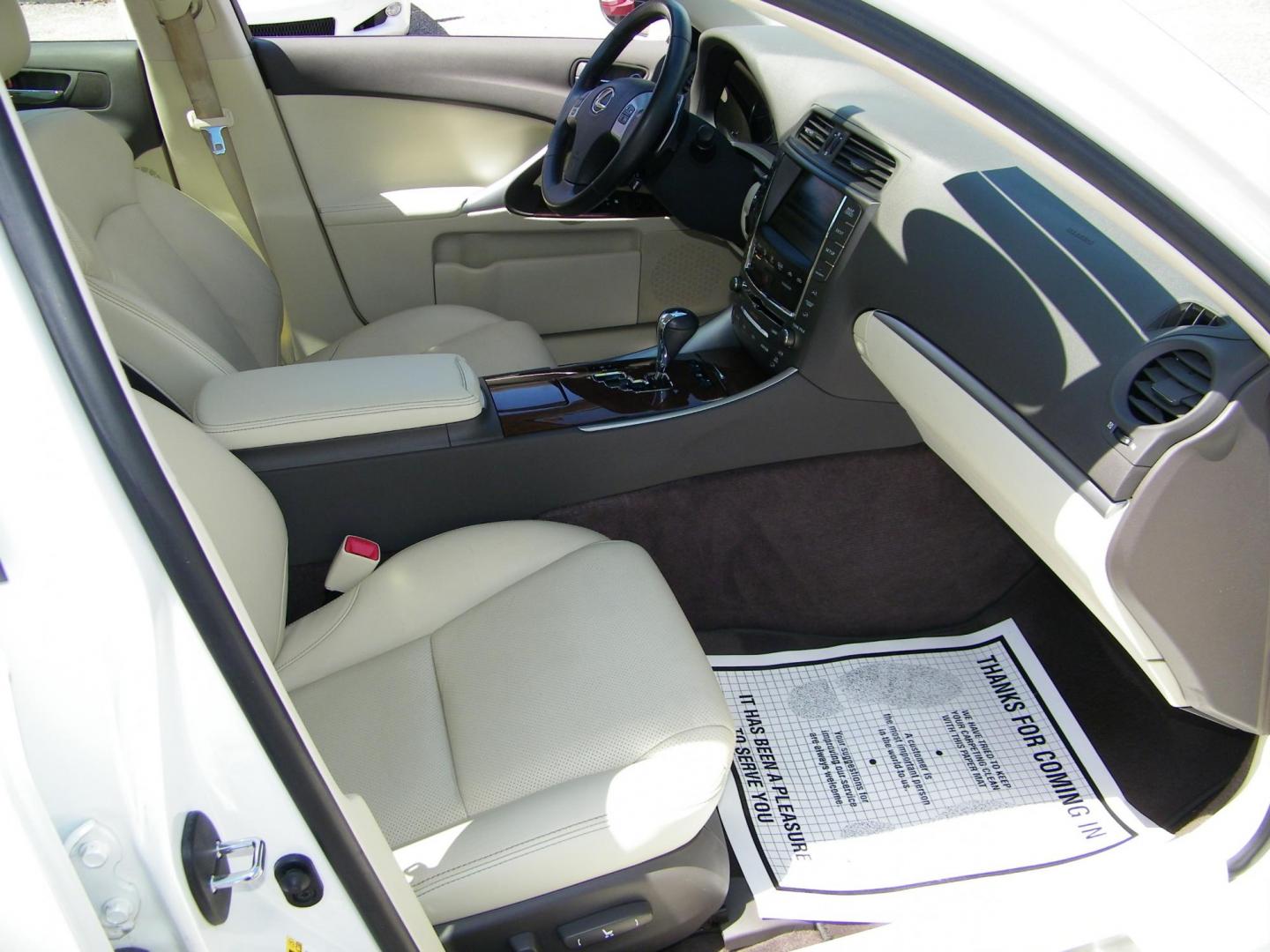 2011 White /Beige Lexus IS IS 250 AWD (JTHCF5C25B5) with an 2.5L V6 24V DOHC engine, 6-Speed Automatic transmission, located at 4000 Bee Ridge Road, Sarasota, FL, 34233, (941) 926-0300, 27.298664, -82.489151 - Photo#15