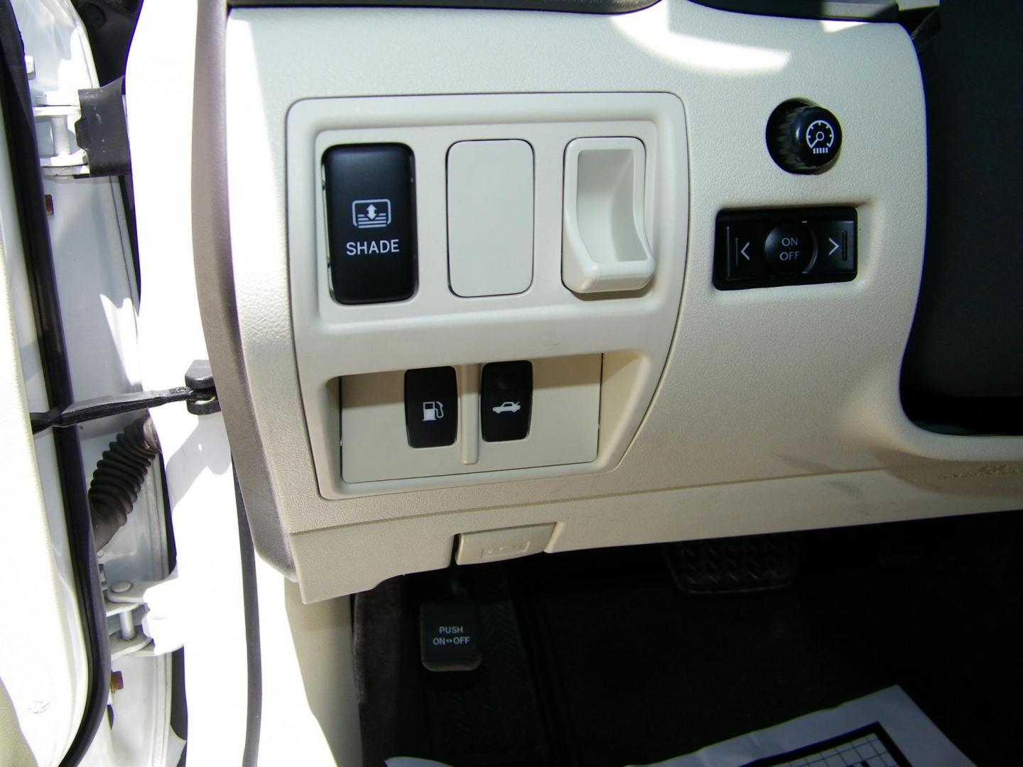 2011 White /Beige Lexus IS IS 250 AWD (JTHCF5C25B5) with an 2.5L V6 24V DOHC engine, 6-Speed Automatic transmission, located at 4000 Bee Ridge Road, Sarasota, FL, 34233, (941) 926-0300, 27.298664, -82.489151 - Photo#19