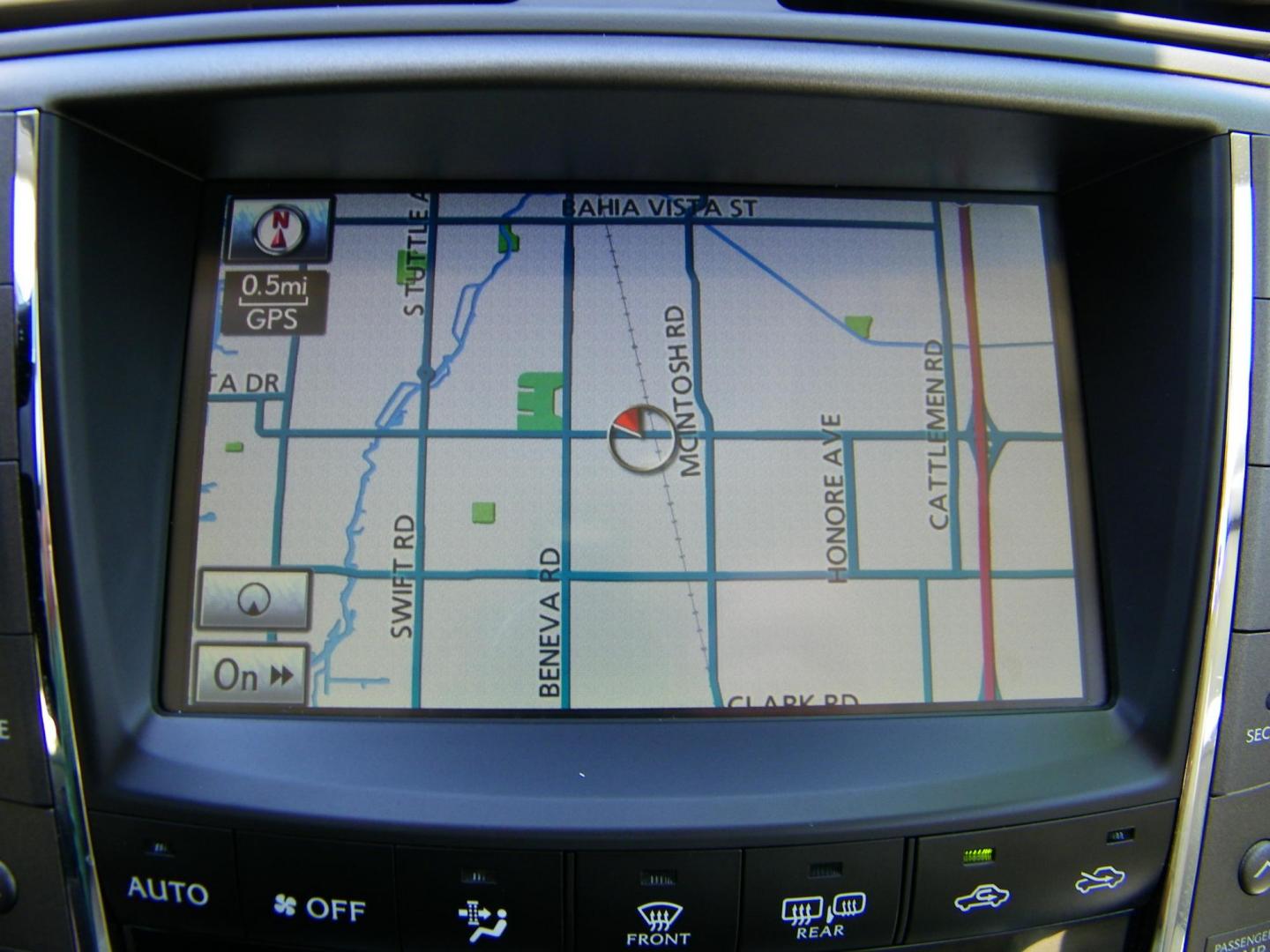 2011 White /Beige Lexus IS IS 250 AWD (JTHCF5C25B5) with an 2.5L V6 24V DOHC engine, 6-Speed Automatic transmission, located at 4000 Bee Ridge Road, Sarasota, FL, 34233, (941) 926-0300, 27.298664, -82.489151 - Photo#28