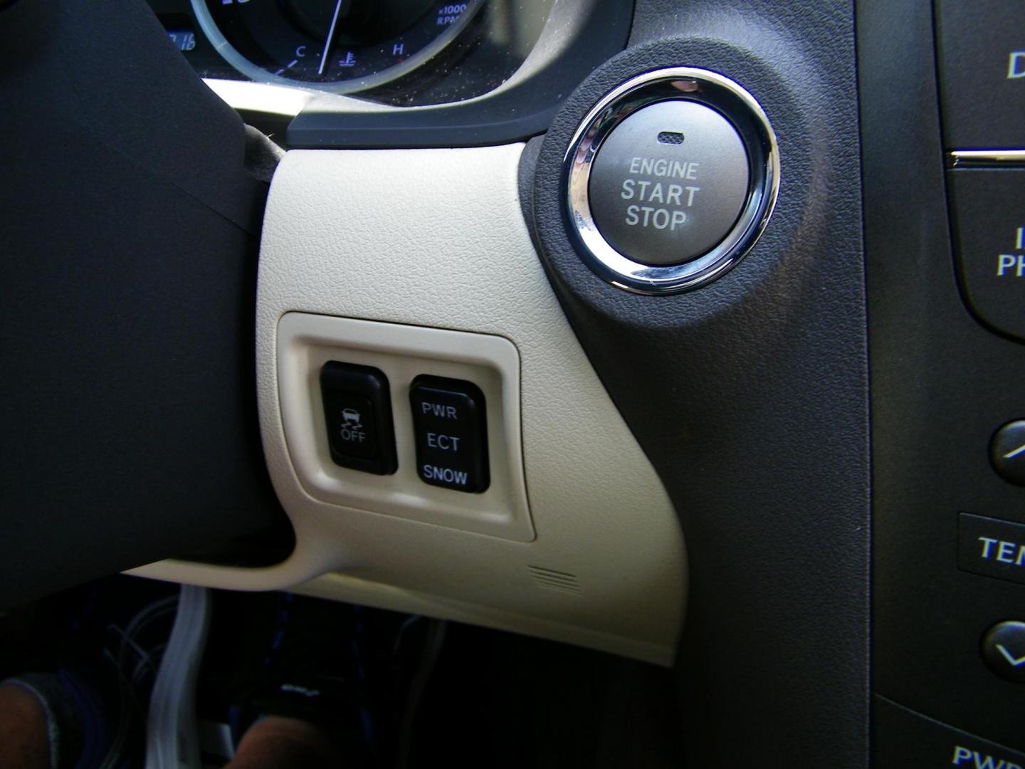 2011 White /Beige Lexus IS IS 250 AWD (JTHCF5C25B5) with an 2.5L V6 24V DOHC engine, 6-Speed Automatic transmission, located at 4000 Bee Ridge Road, Sarasota, FL, 34233, (941) 926-0300, 27.298664, -82.489151 - Photo#29