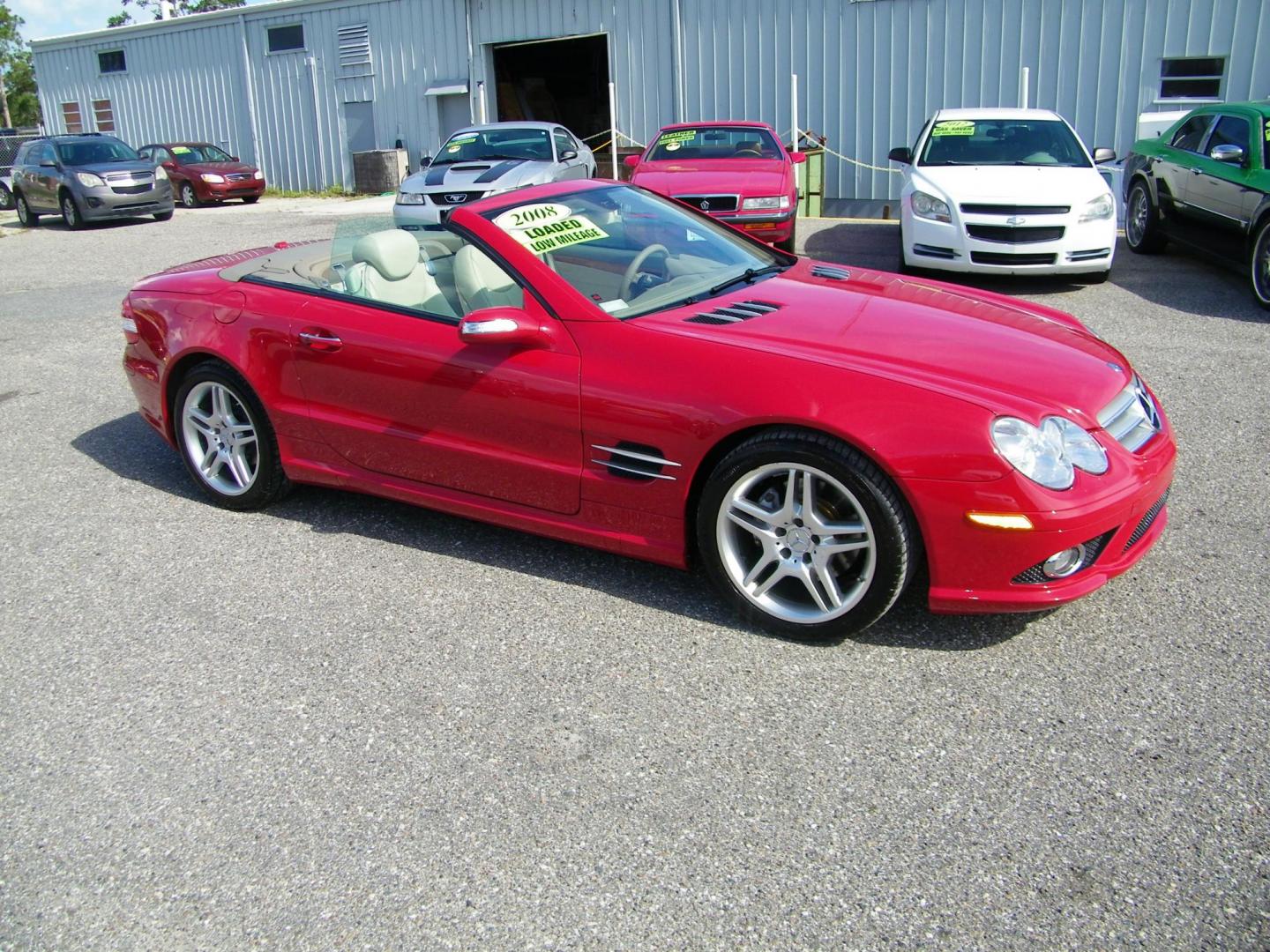 2008 Red /Beige Mercedes-Benz SL-Class SL550 (WDBSK71F98F) with an 5.5L V8 DOHC 32V engine, 7-Speed Automatic Overdrive transmission, located at 4000 Bee Ridge Road, Sarasota, FL, 34233, (941) 926-0300, 27.298664, -82.489151 - Photo#7