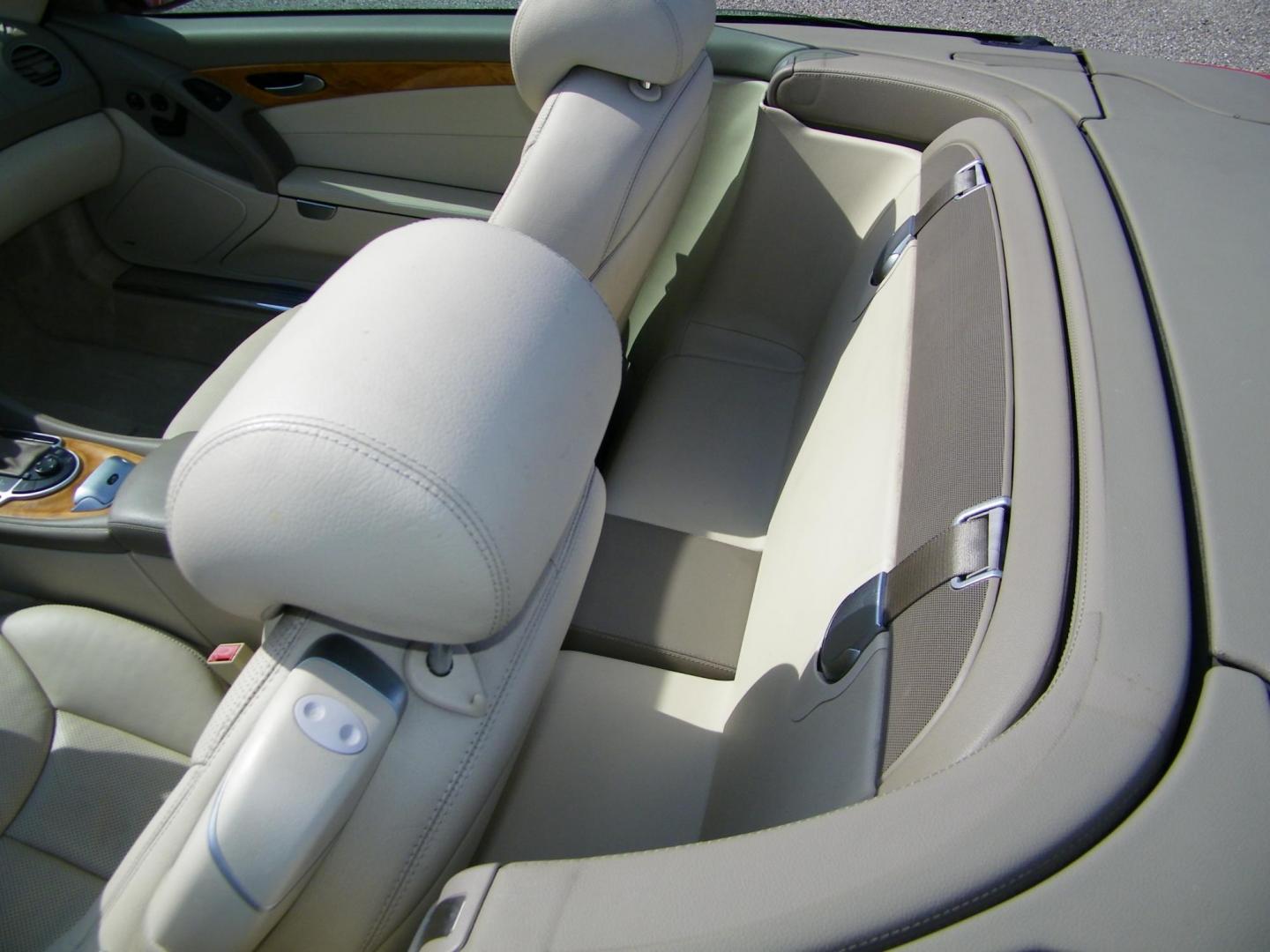 2008 Red /Beige Mercedes-Benz SL-Class SL550 (WDBSK71F98F) with an 5.5L V8 DOHC 32V engine, 7-Speed Automatic Overdrive transmission, located at 4000 Bee Ridge Road, Sarasota, FL, 34233, (941) 926-0300, 27.298664, -82.489151 - Photo#8