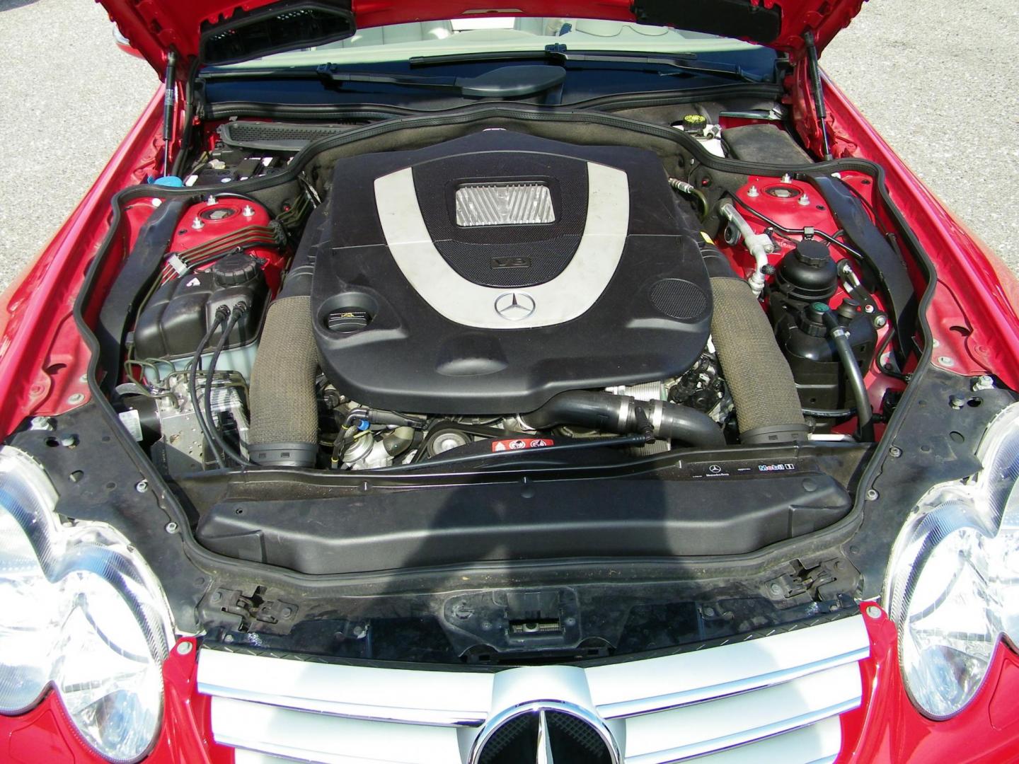 2008 Red /Beige Mercedes-Benz SL-Class SL550 (WDBSK71F98F) with an 5.5L V8 DOHC 32V engine, 7-Speed Automatic Overdrive transmission, located at 4000 Bee Ridge Road, Sarasota, FL, 34233, (941) 926-0300, 27.298664, -82.489151 - Photo#10