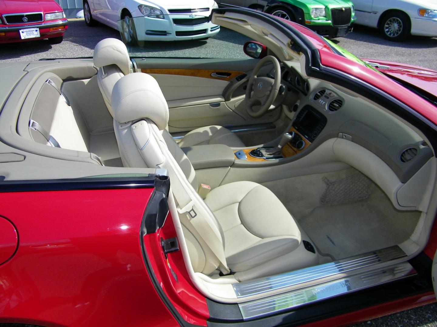 2008 Red /Beige Mercedes-Benz SL-Class SL550 (WDBSK71F98F) with an 5.5L V8 DOHC 32V engine, 7-Speed Automatic Overdrive transmission, located at 4000 Bee Ridge Road, Sarasota, FL, 34233, (941) 926-0300, 27.298664, -82.489151 - Photo#14